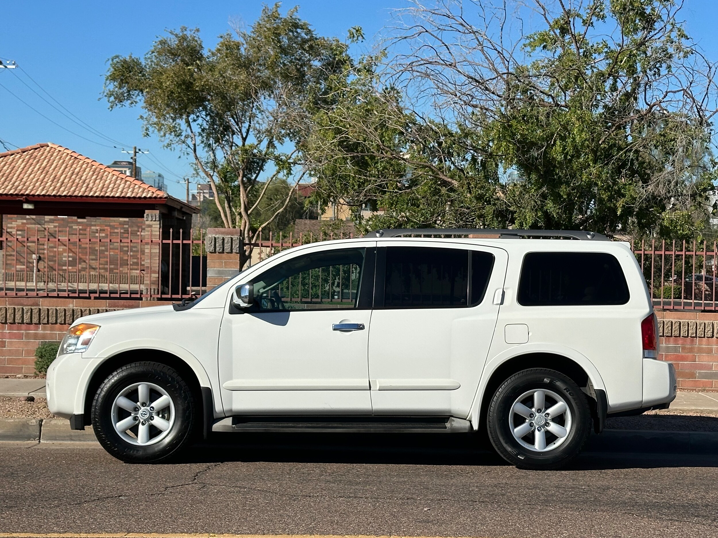 2011 Nissan Armada SV photo 3