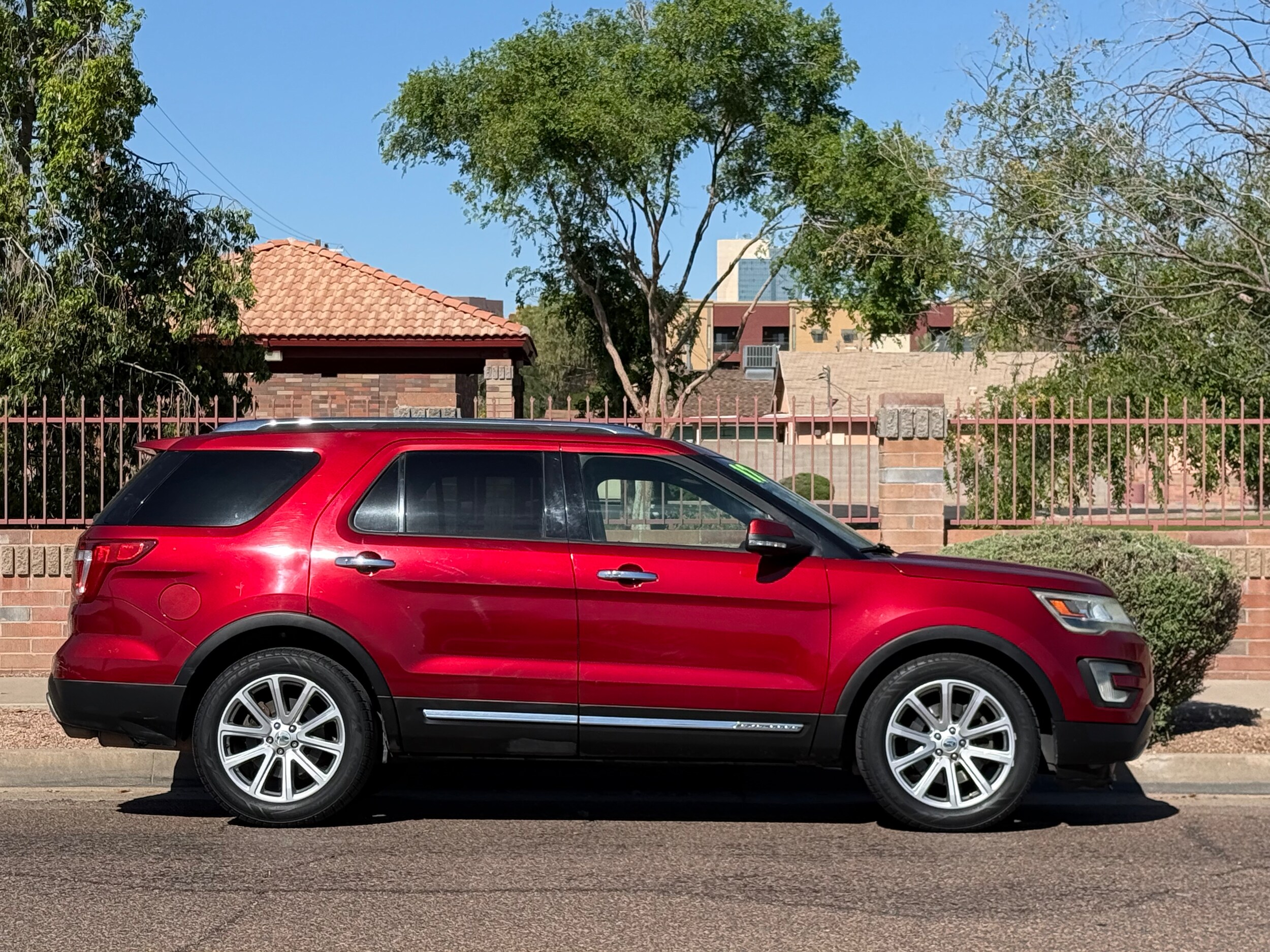 2017 Ford Explorer Limited - Photo 9