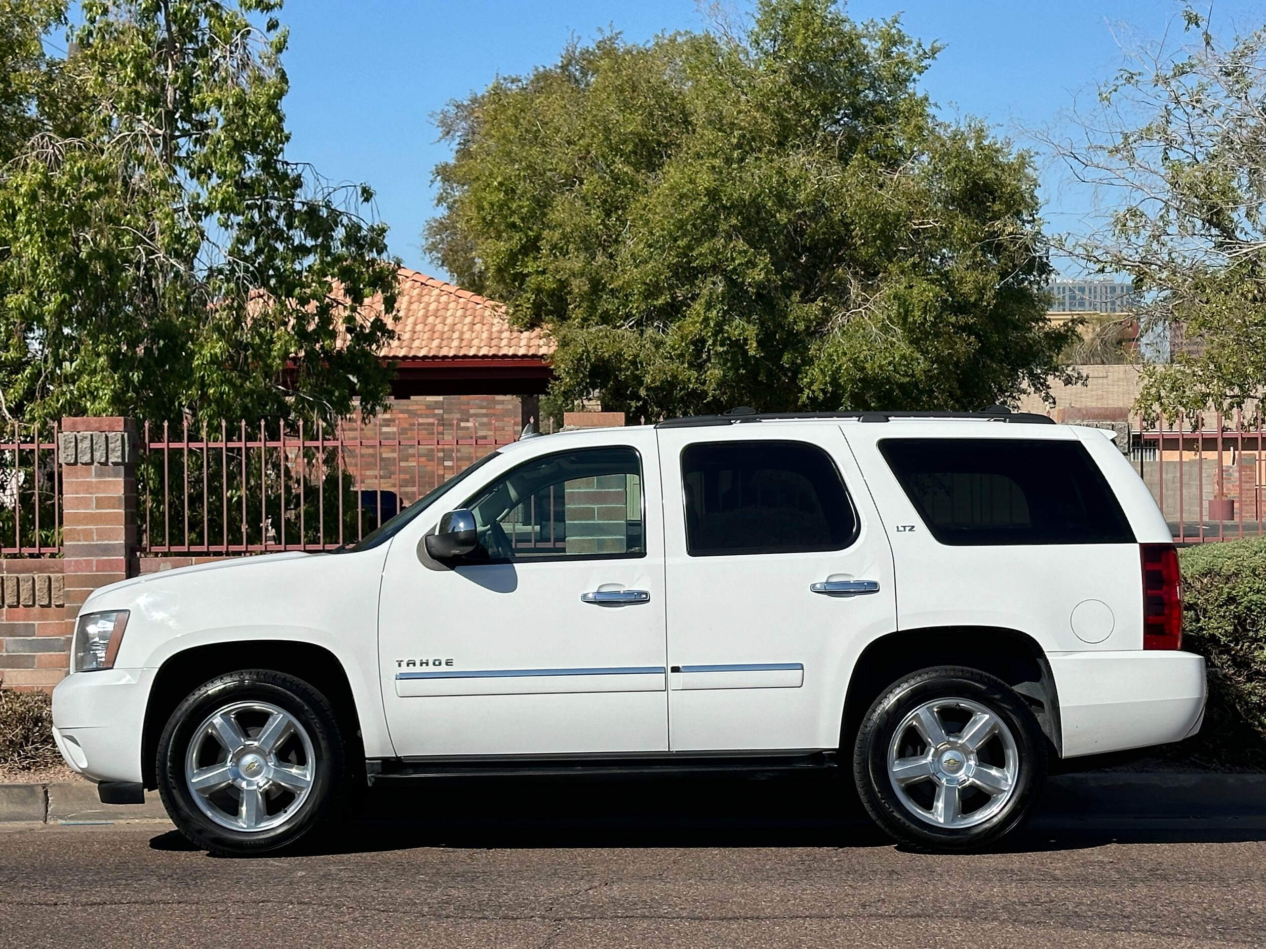 2014 Chevrolet Tahoe LTZ photo 3