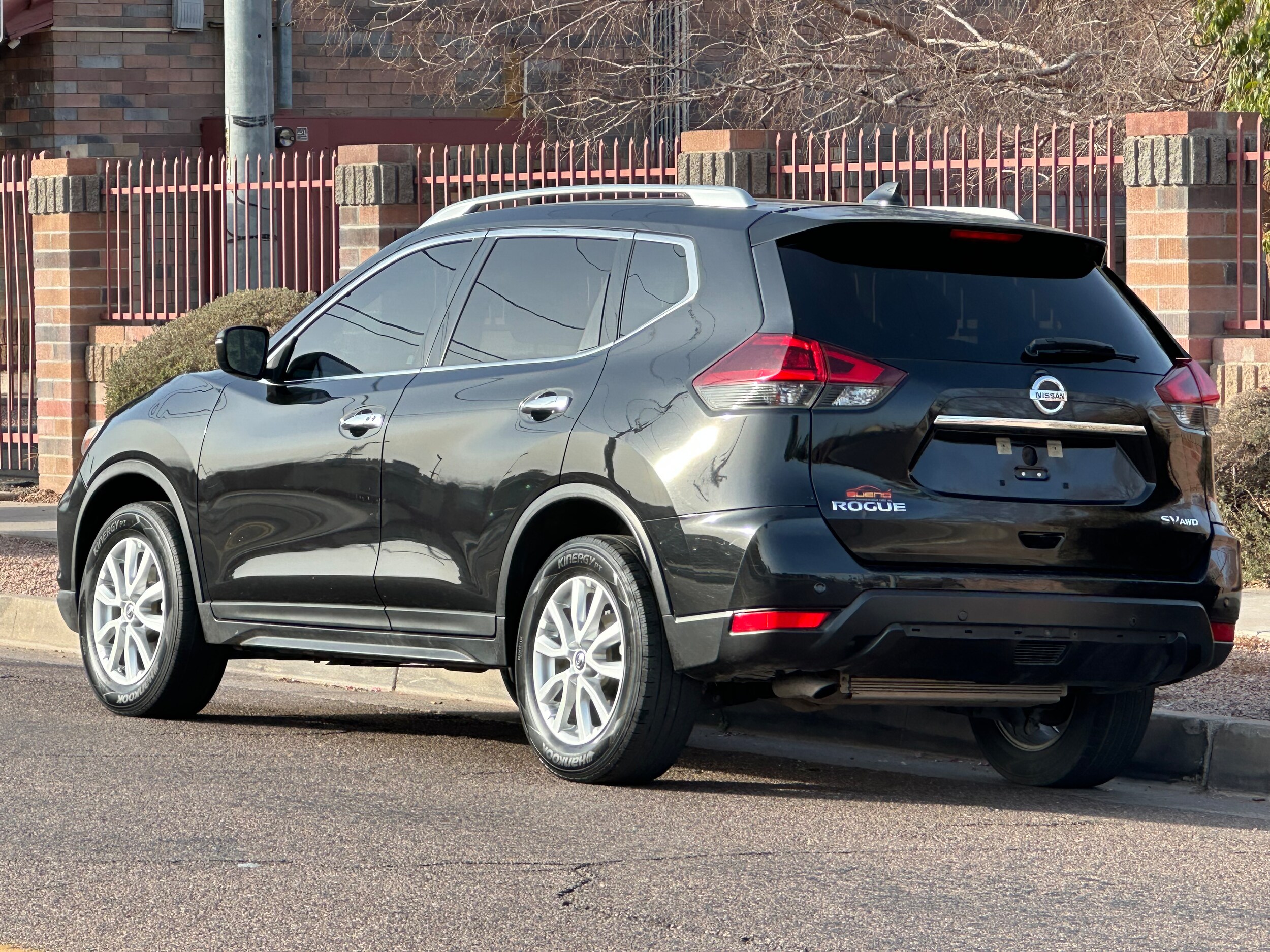 2019 Nissan Rogue SV photo 3