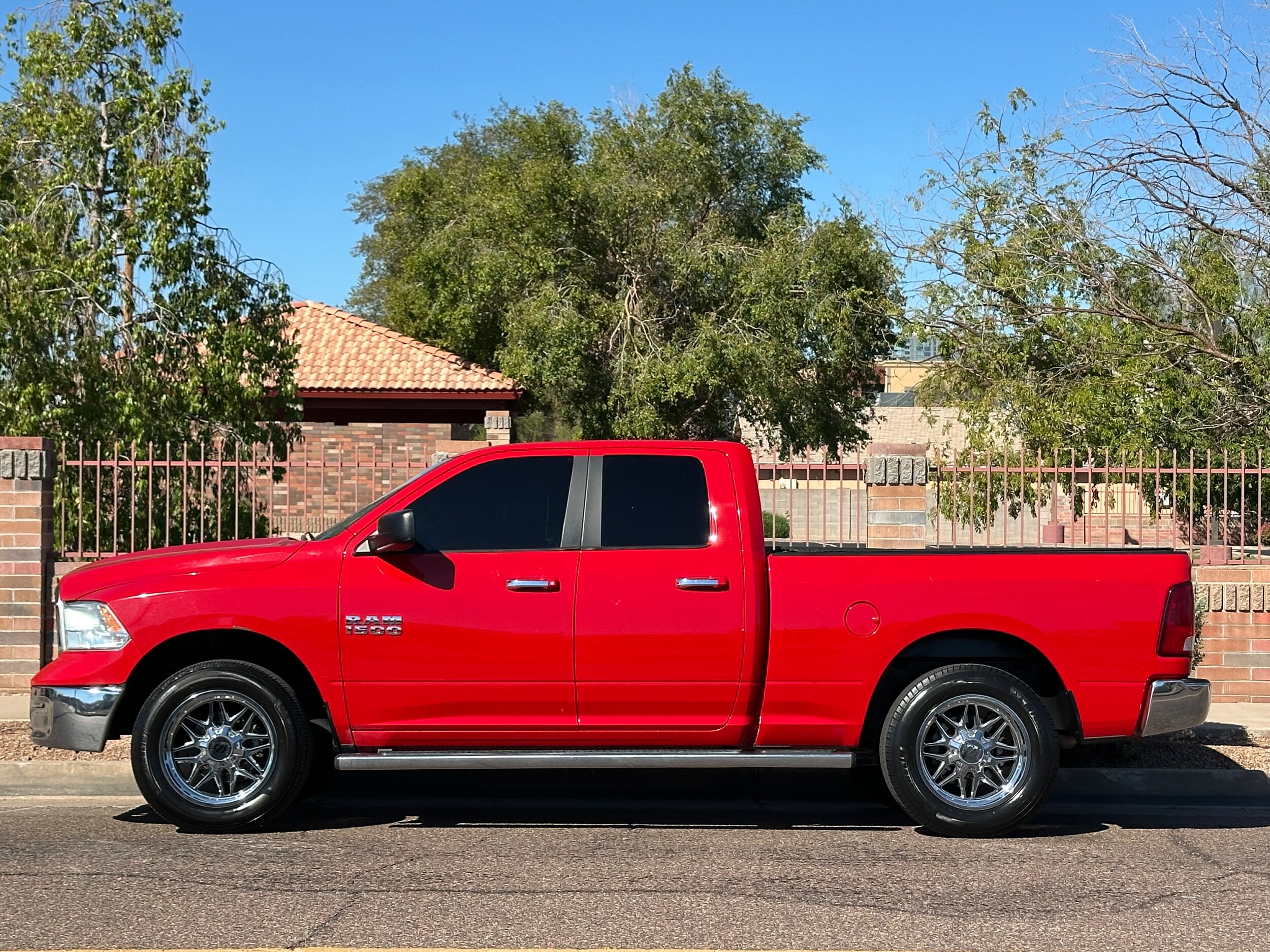 2017 Ram 1500 SLT photo 2