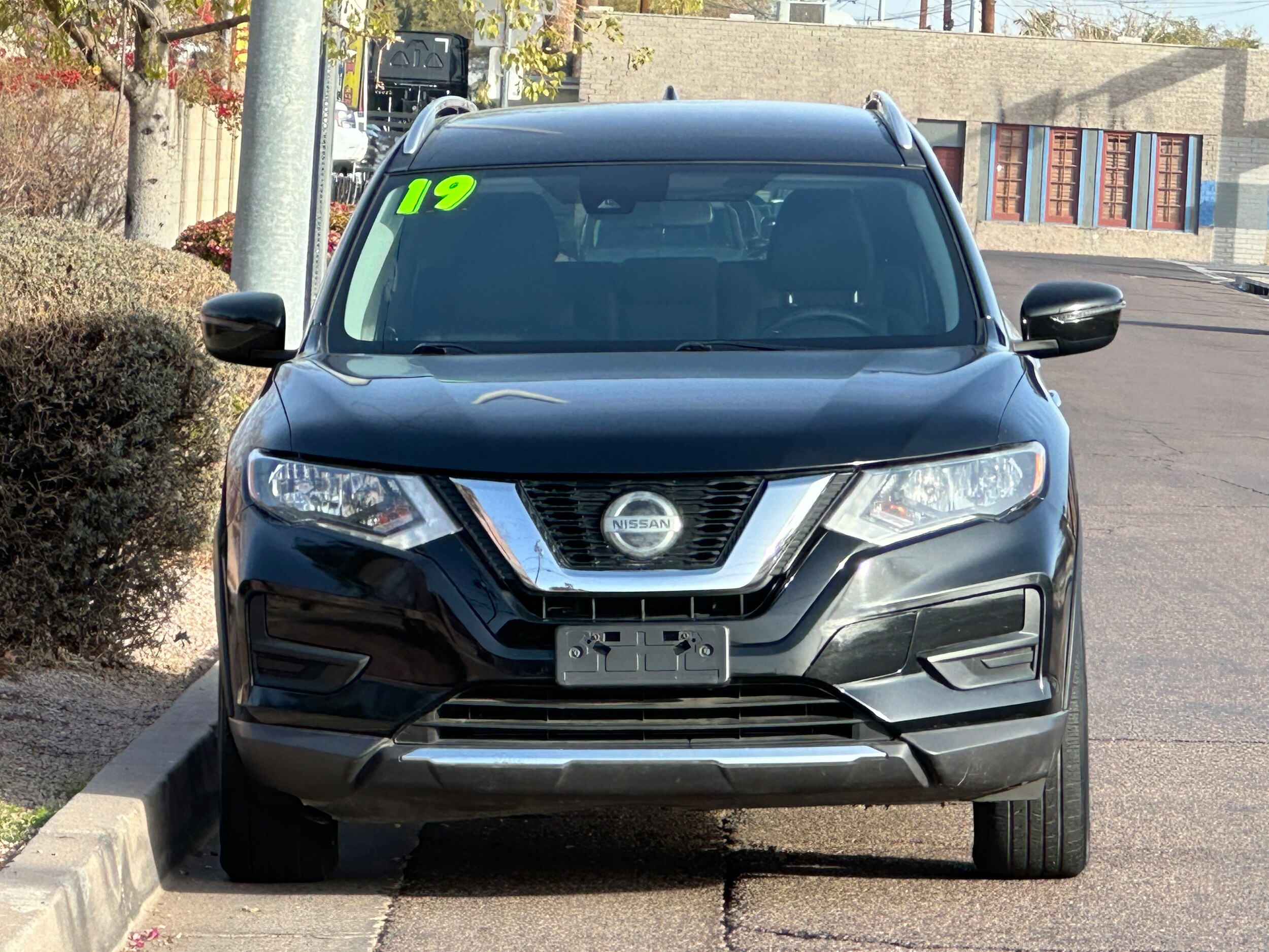 2019 Nissan Rogue SV photo 2