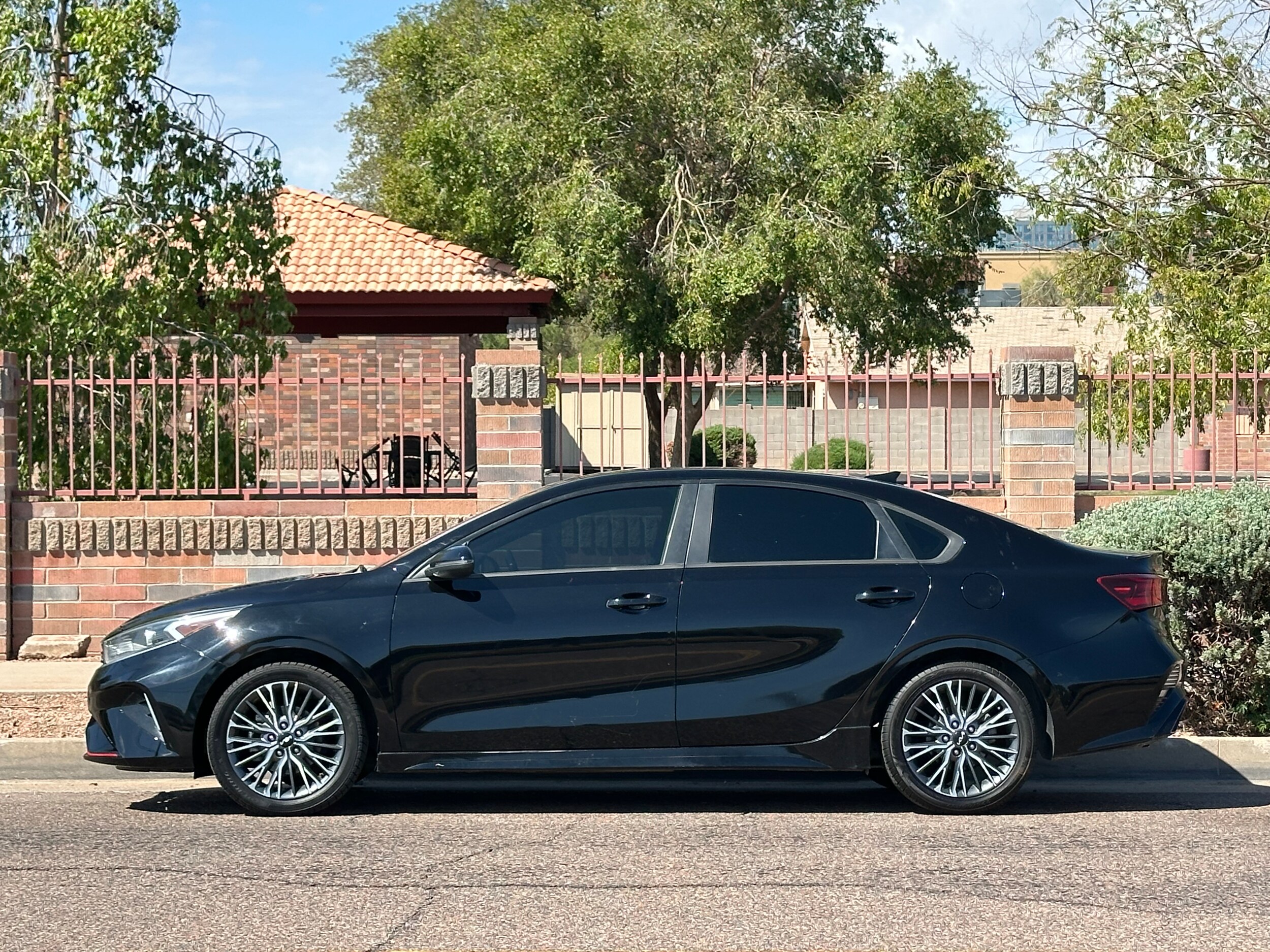 2022 Kia Forte GT-Line photo 2