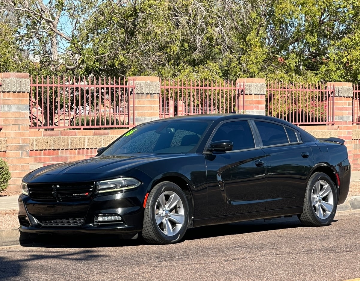 2016 Dodge Charger SXT's photo