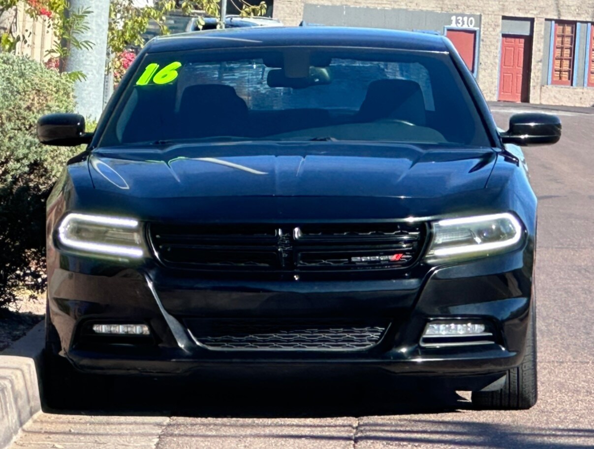 2016 Dodge Charger SXT photo 2
