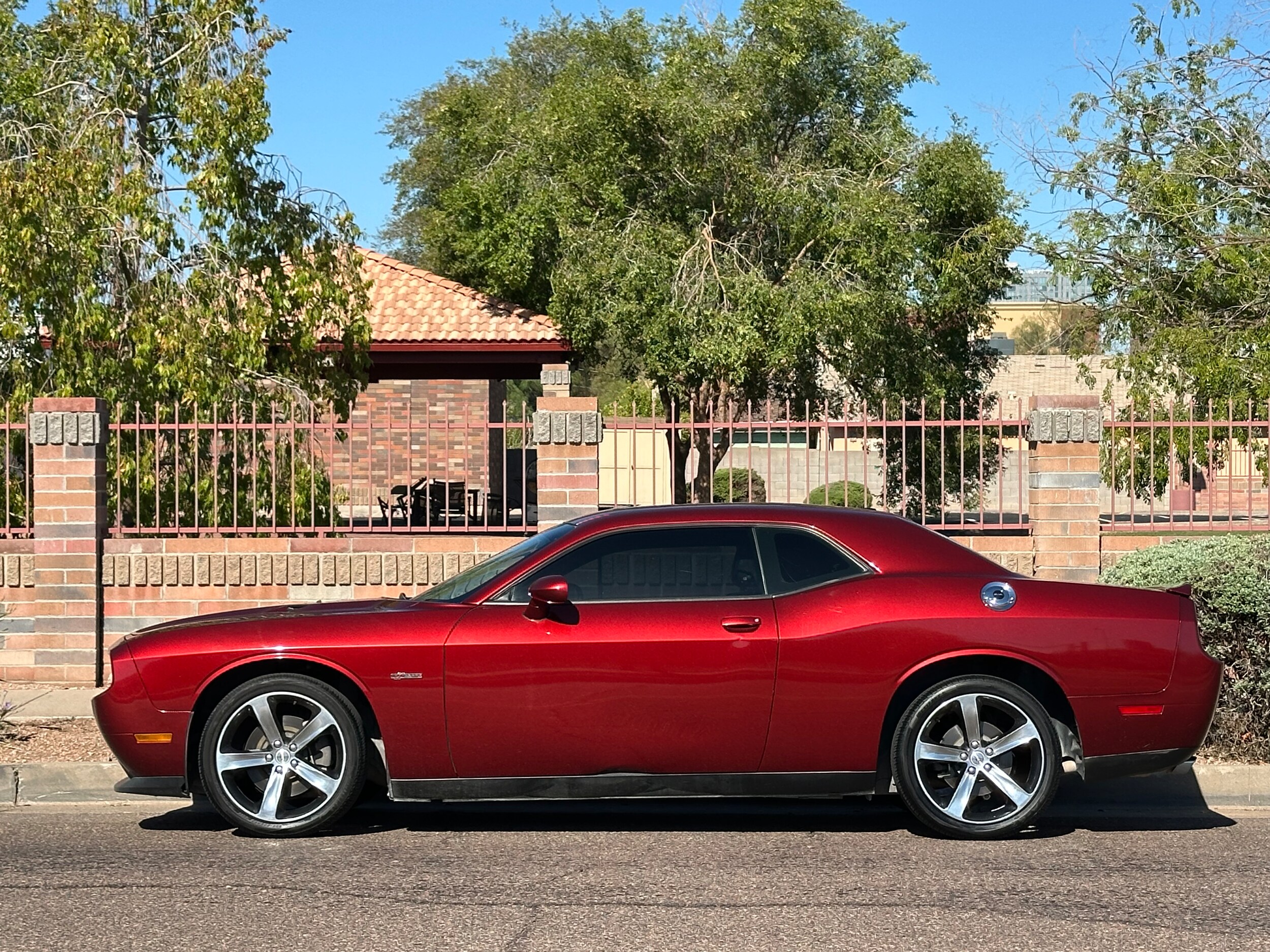 2014 Dodge Challenger SXT photo 2