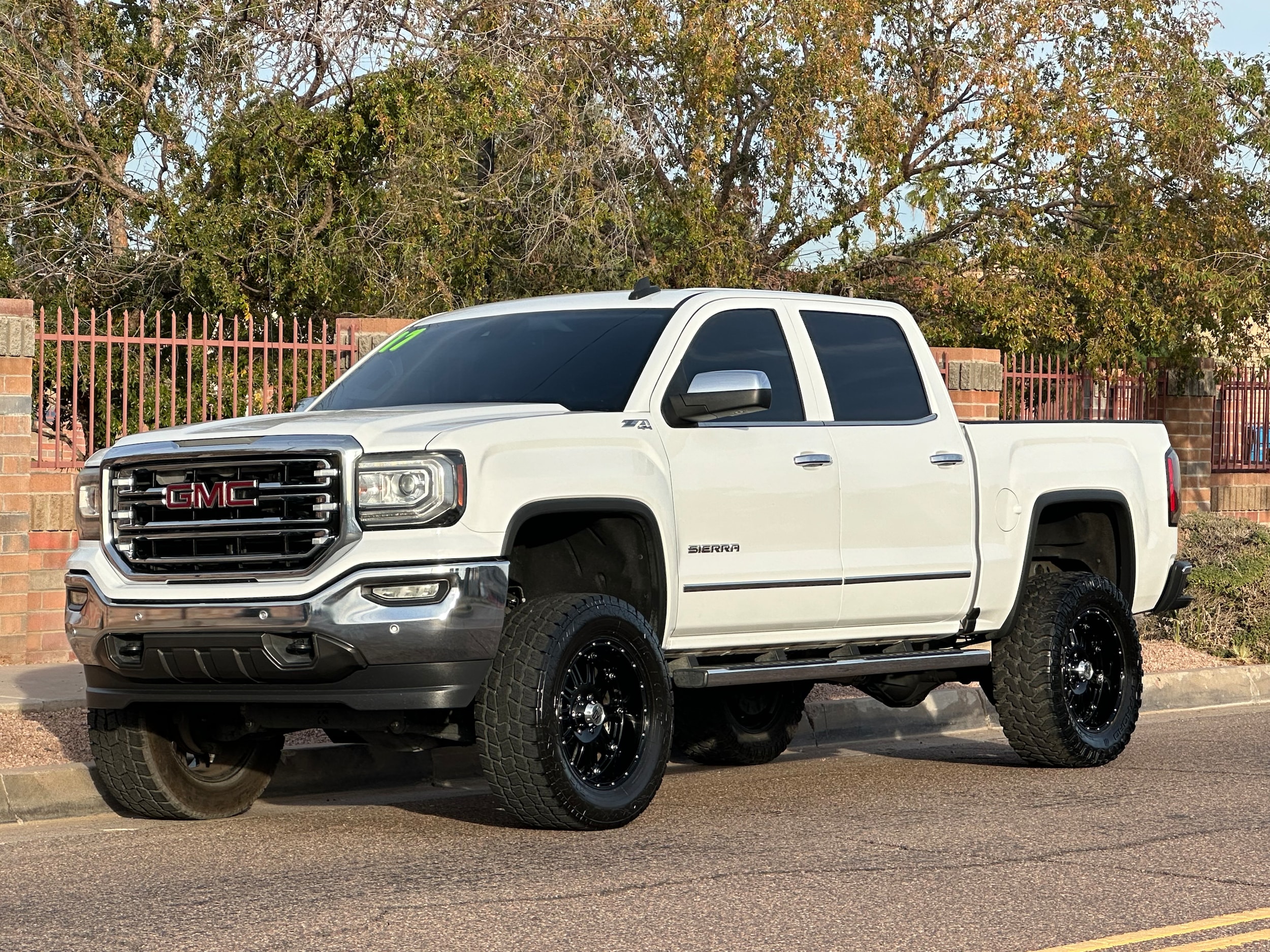 2017 GMC Sierra 1500 SLT's photo