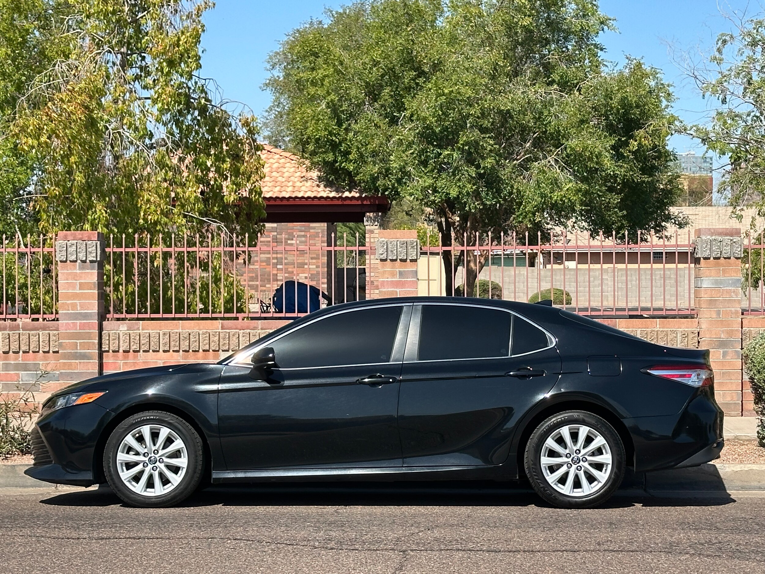 2019 Toyota Camry SE XLE photo 3