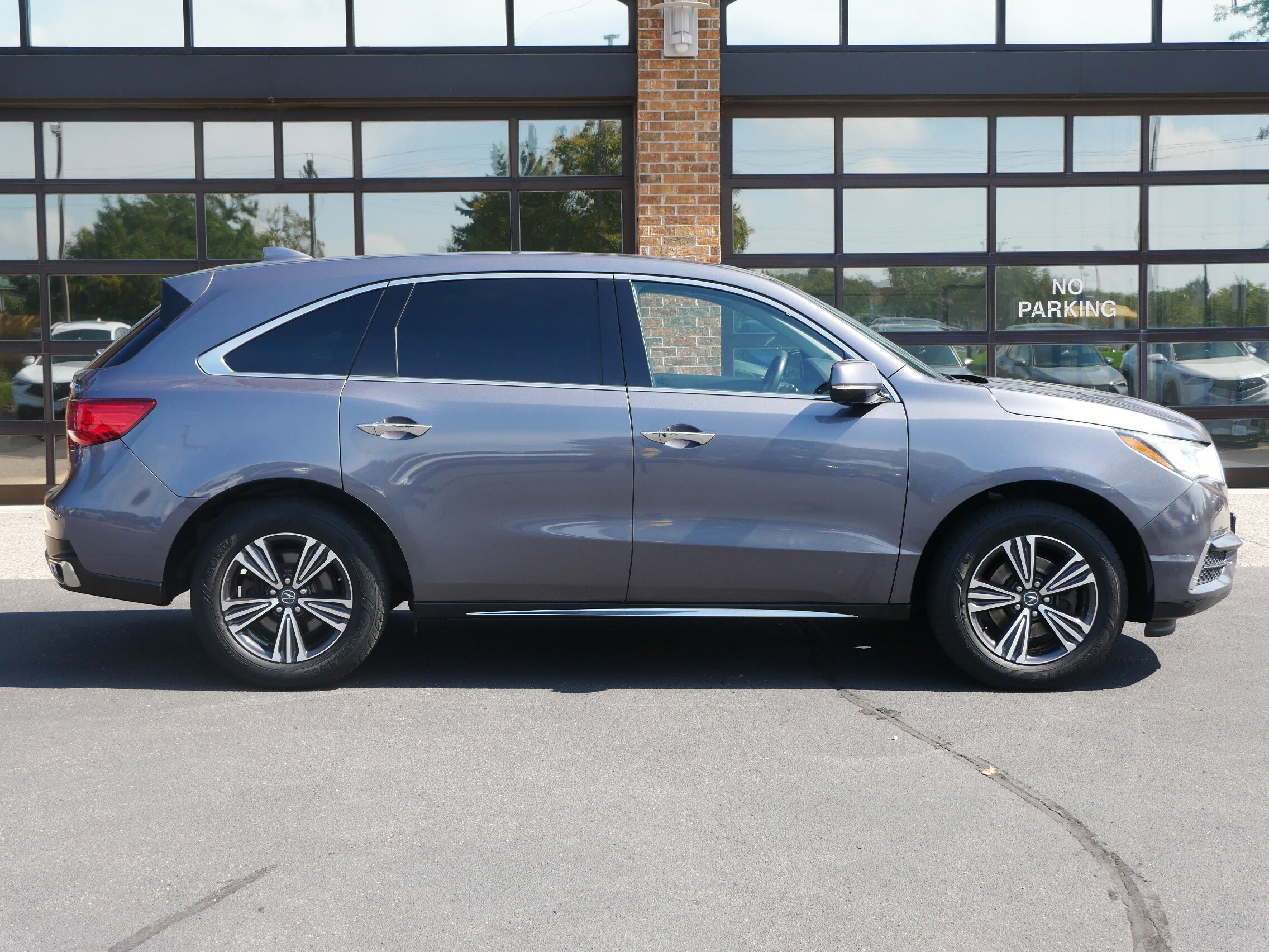 2017 Acura MDX SH-AWD photo 2