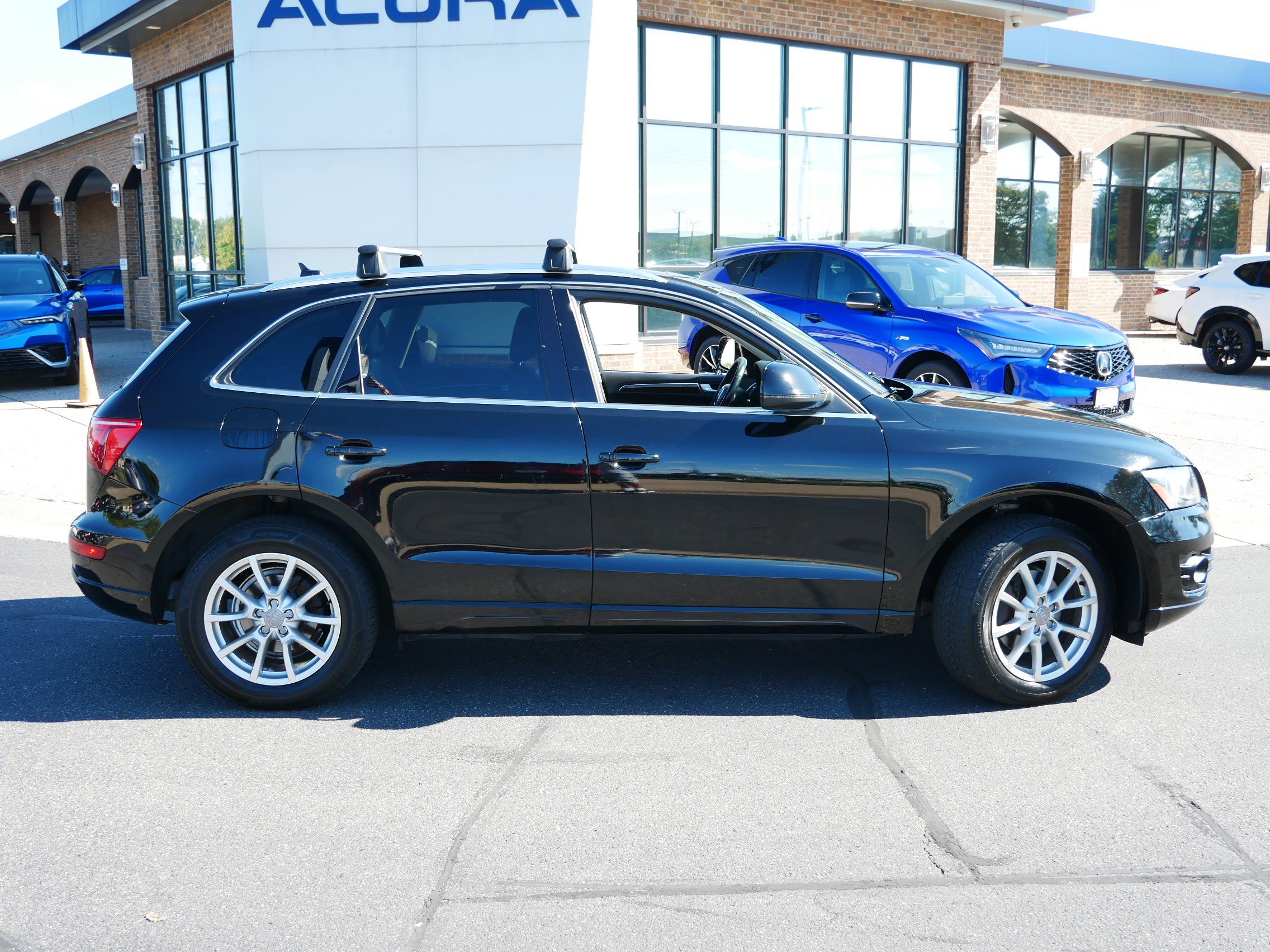 2011 Audi Q5 2.0T Premium Plus photo 2