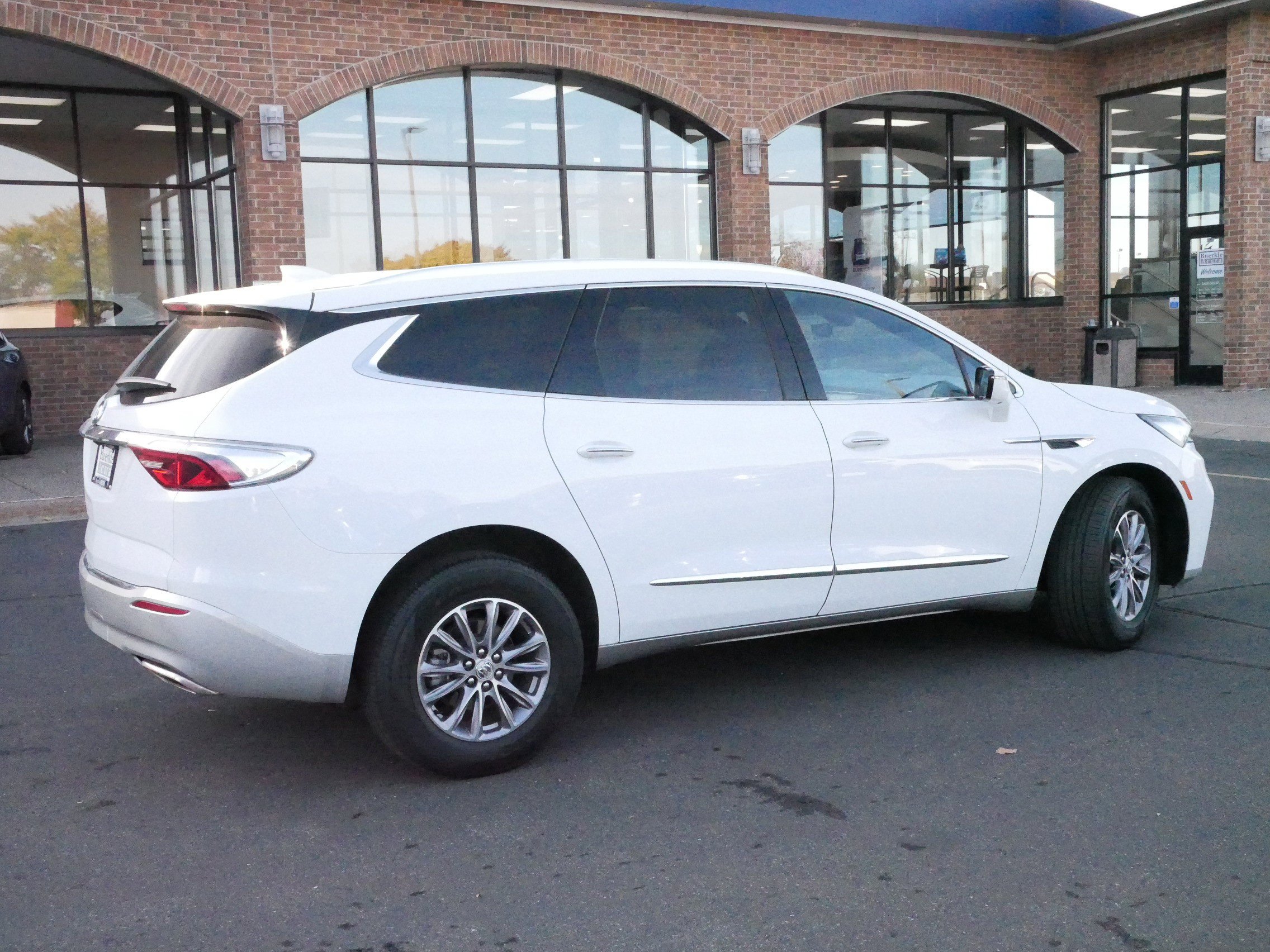 2024 Buick Enclave Premium photo 2