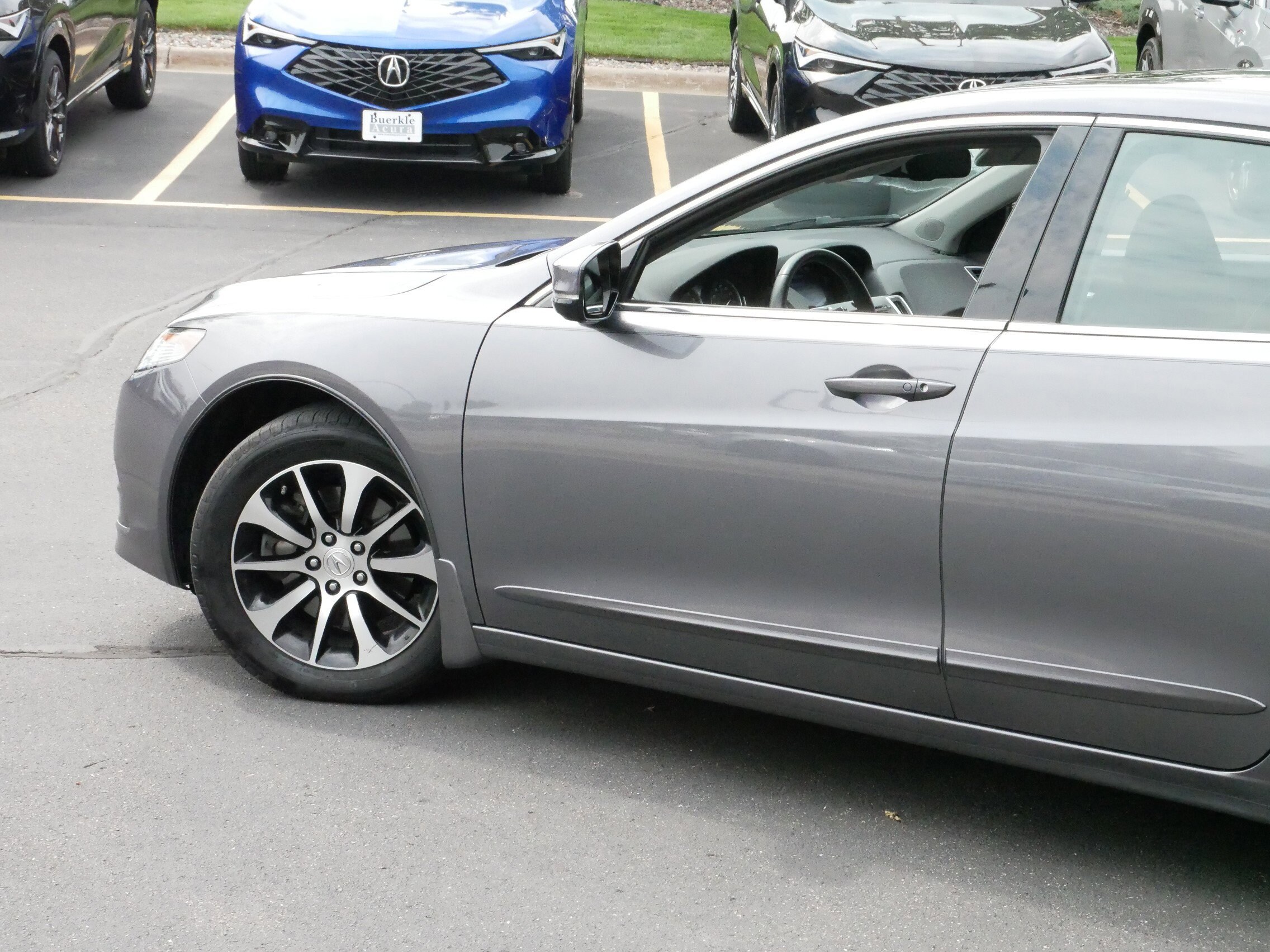 2017 Acura TLX Base photo 3