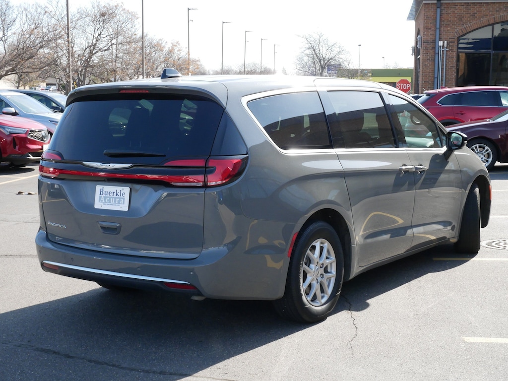 Used 2025 Chrysler Pacifica Select Van Passenger Van
