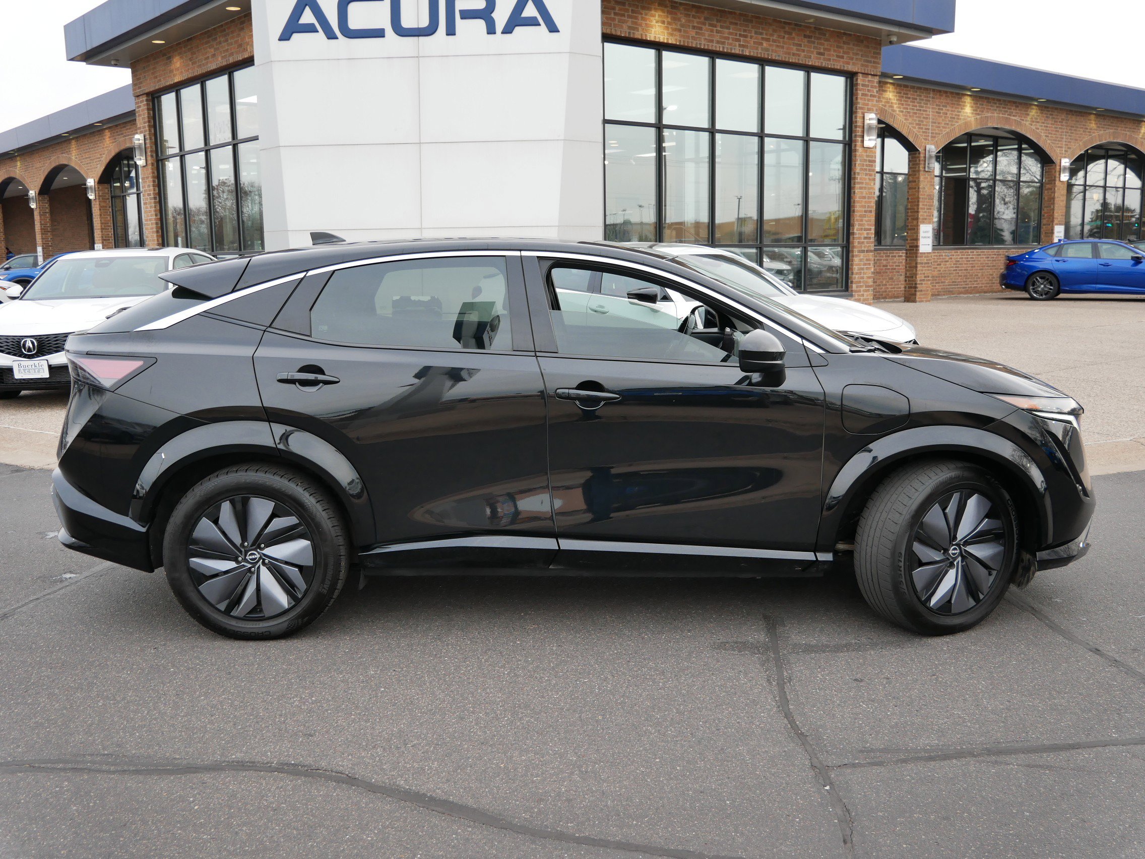 2023 Nissan ARIYA Venture photo 2