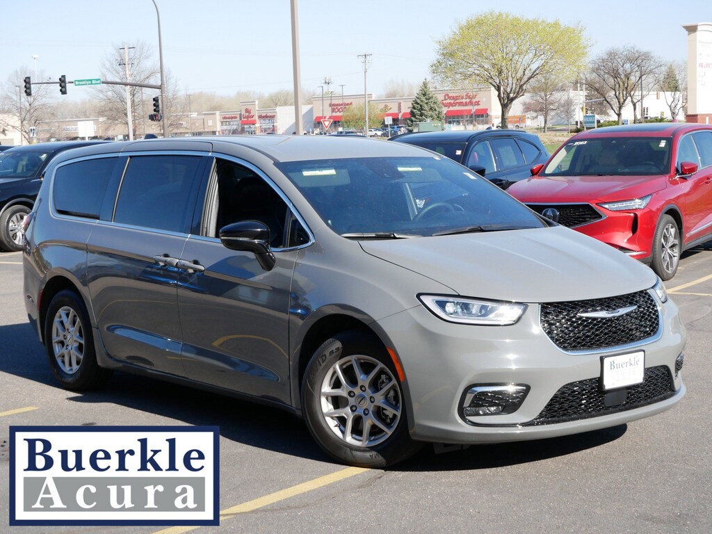 Used 2025 Chrysler Pacifica Select Van Passenger Van