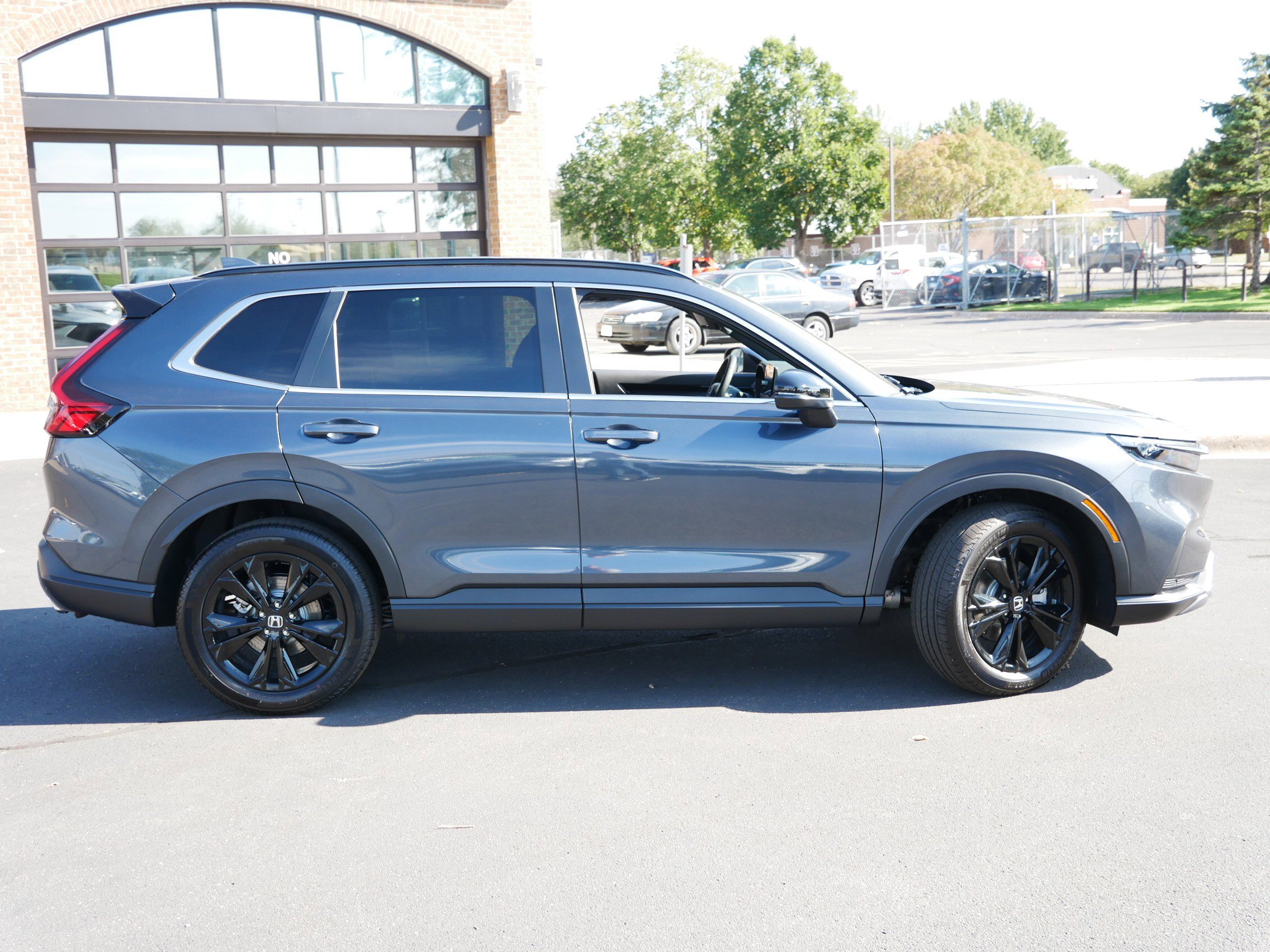 2025 Honda CR-V Hybrid Sport Touring photo 2