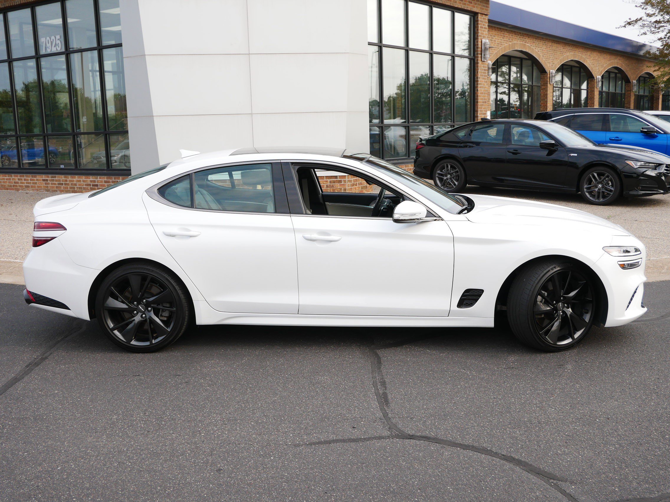 2022 Genesis G70 3.3T photo 2