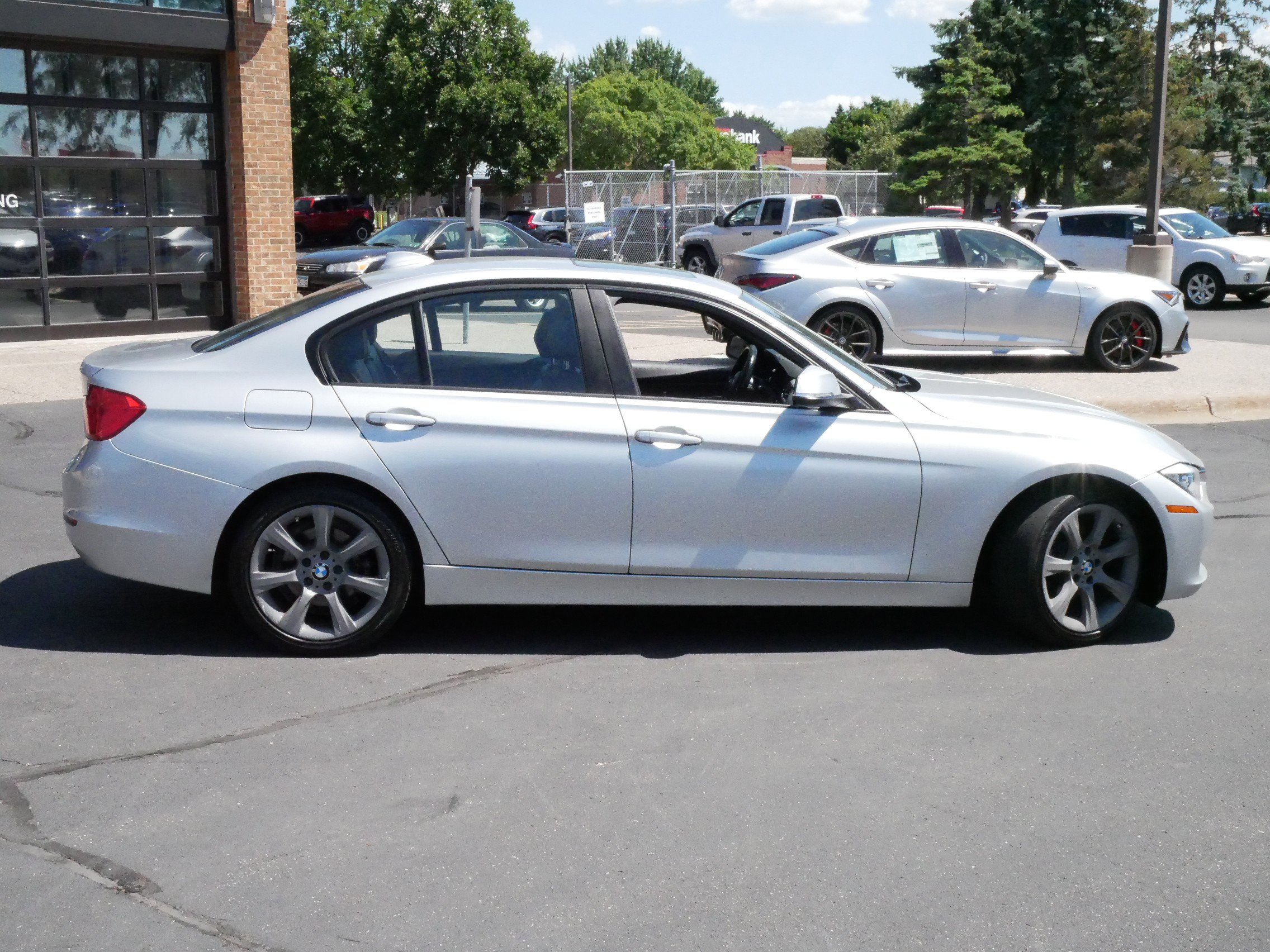 Used 2014 BMW 3 Series 320i with VIN WBA3C3G5XENS68651 for sale in Saint Paul, Minnesota