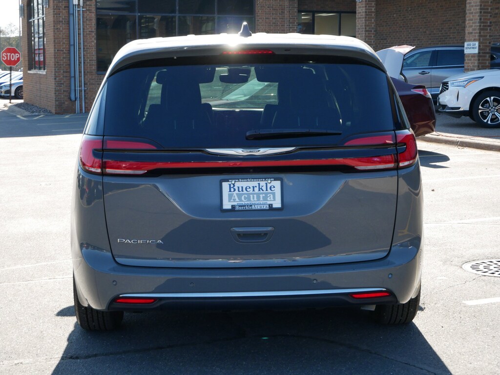 Used 2025 Chrysler Pacifica Select Van Passenger Van