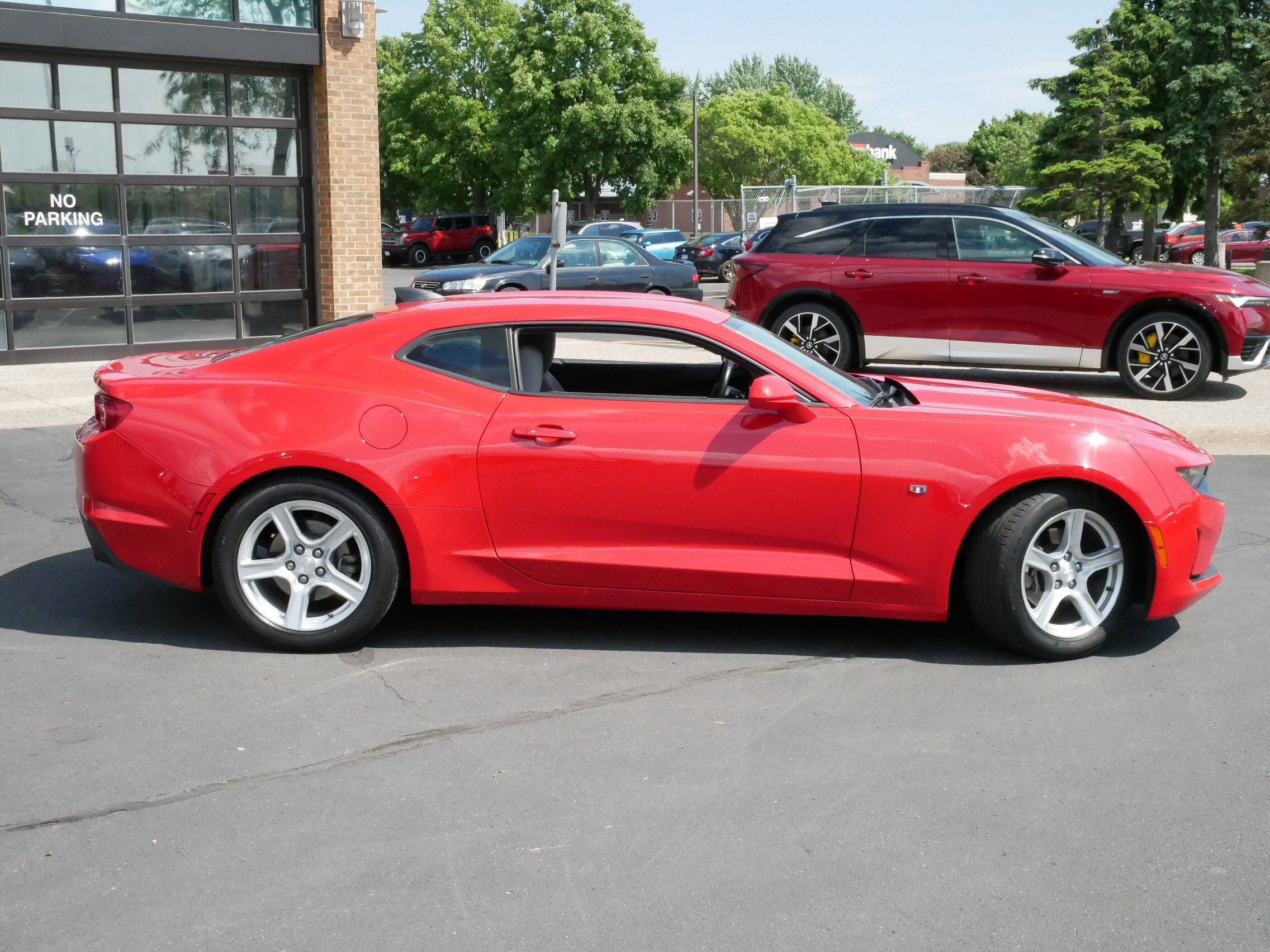 2023 Chevrolet Camaro 1LT photo 2