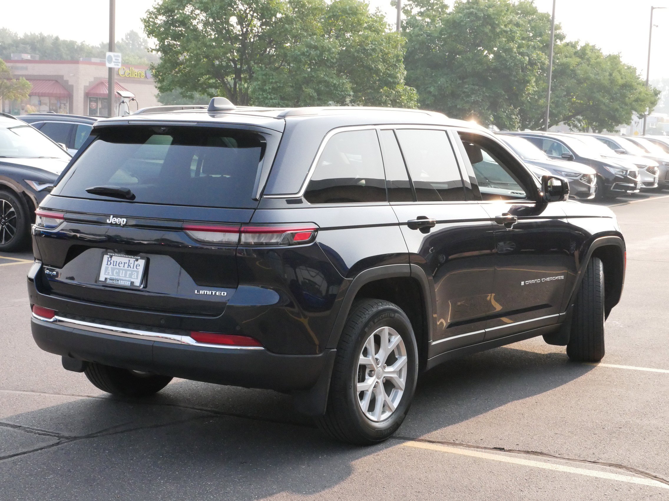 2023 Jeep Grand Cherokee Limited photo 3