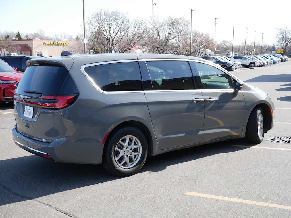 Used 2025 Chrysler Pacifica Select Van Passenger Van