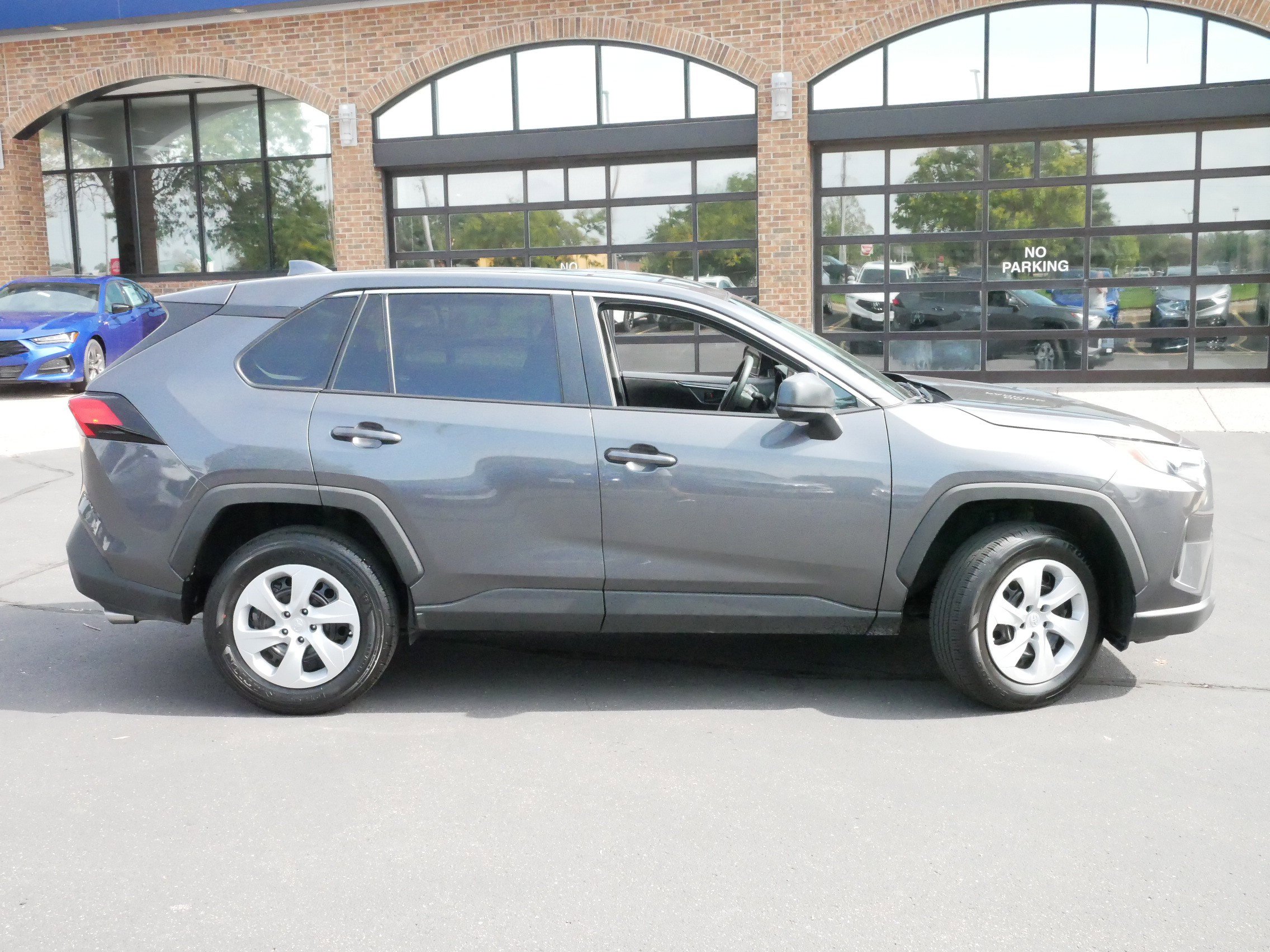 2024 Toyota RAV4 LE photo 2