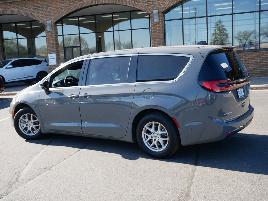 Used 2025 Chrysler Pacifica Select Van Passenger Van