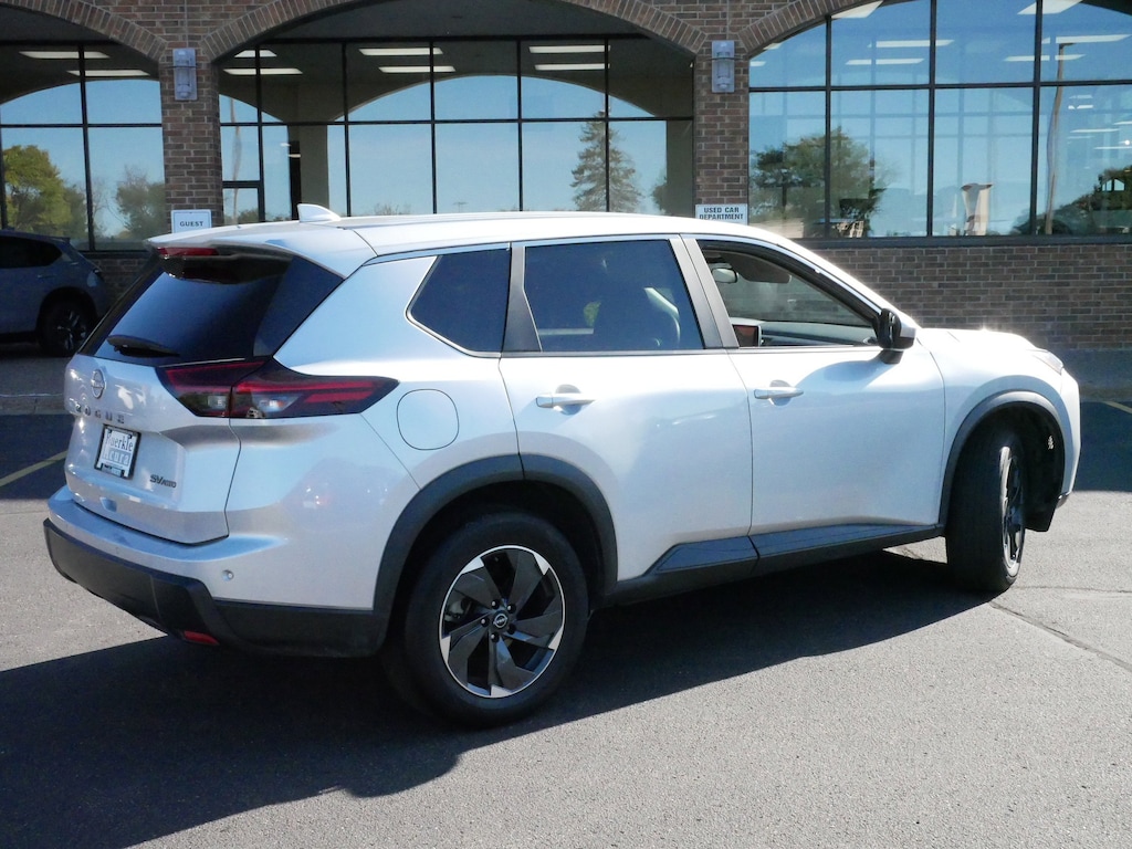 Used 2024 Nissan Rogue SV SUV
