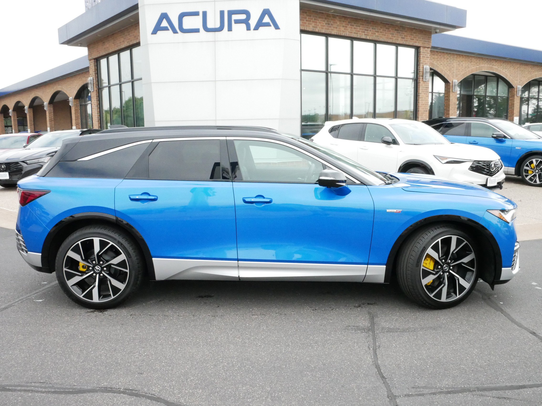 Used 2024 Acura ZDX Type S with VIN 4W5XHPRL3RZ502641 for sale in Vadnais Heights, Minnesota