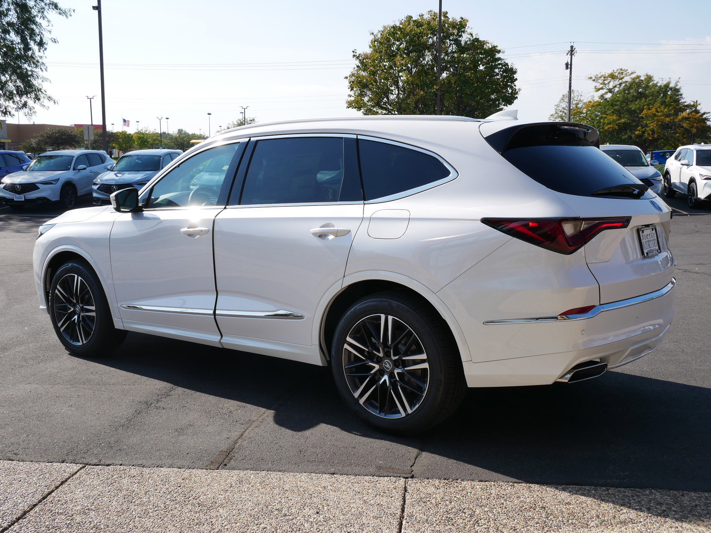 2026 Acura MDX SH-AWD Advance photo 2