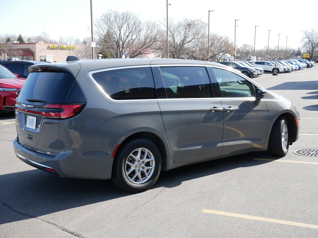 Used 2025 Chrysler Pacifica Select Van Passenger Van