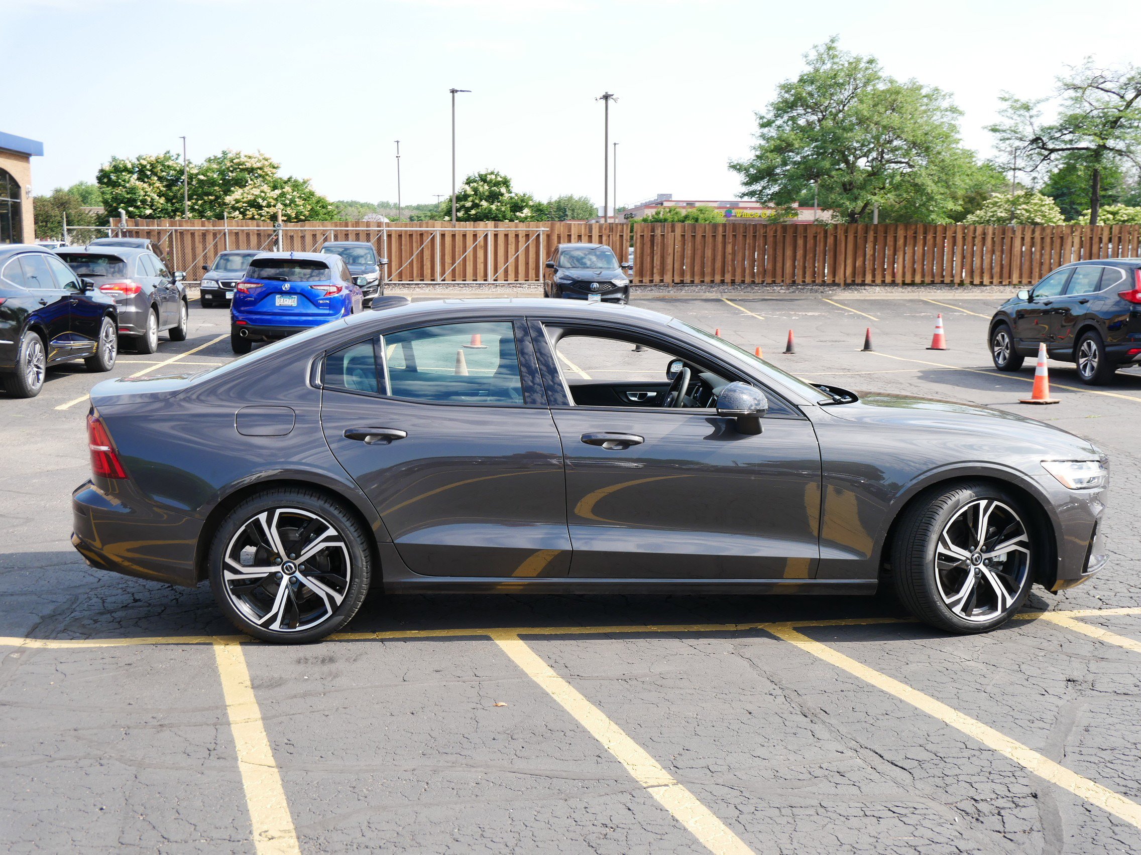 2025 Volvo S60 B5 Core photo 2