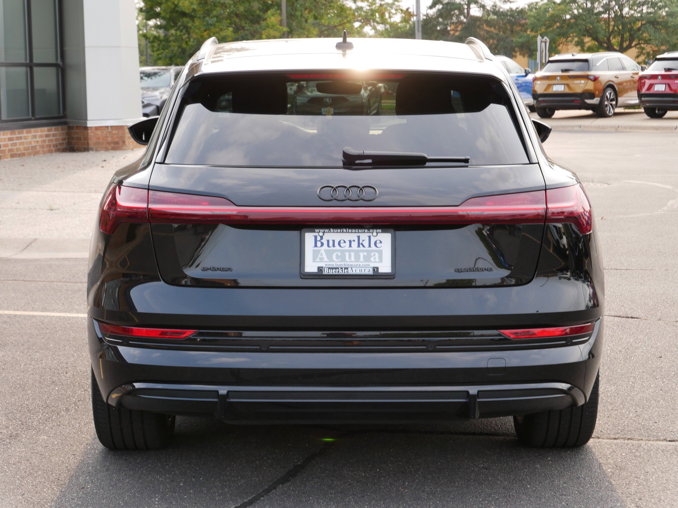 2022 Audi e-tron Premium photo 3