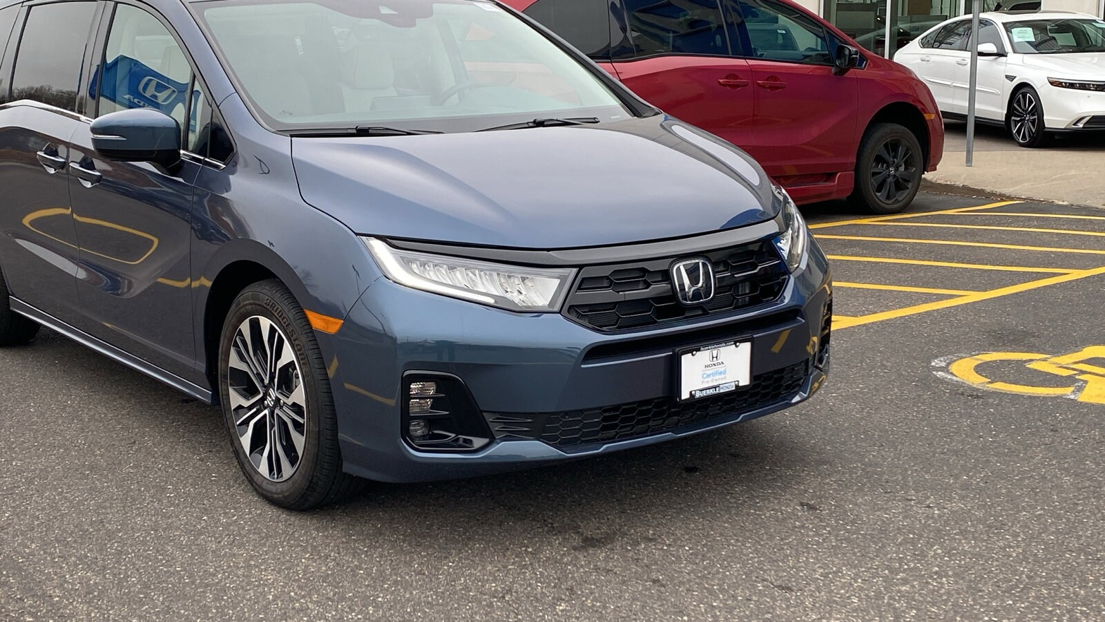 2025 Honda Odyssey Elite photo 2
