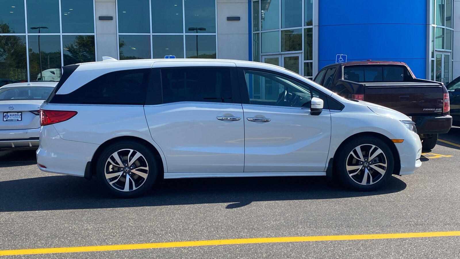2023 Honda Odyssey Touring photo 4