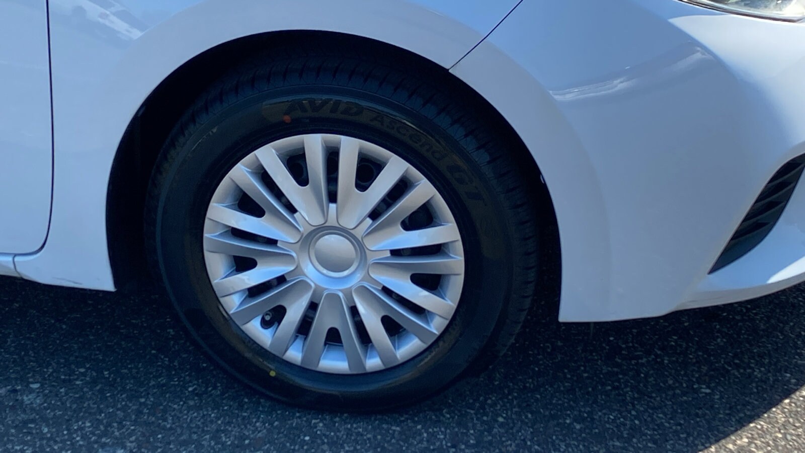 2014 Toyota Corolla LE photo 2