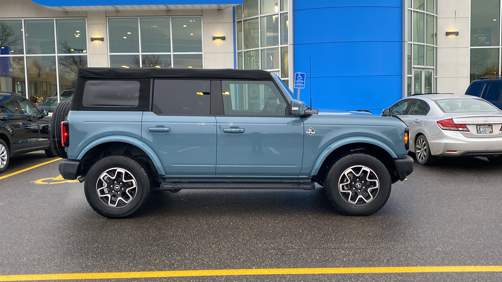2023 Ford Bronco Outer Banks photo 4
