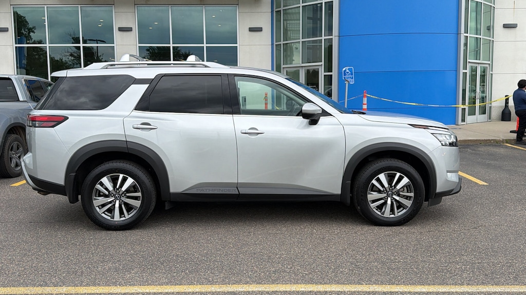 Used 2023 Nissan Pathfinder SL SL 4WD
