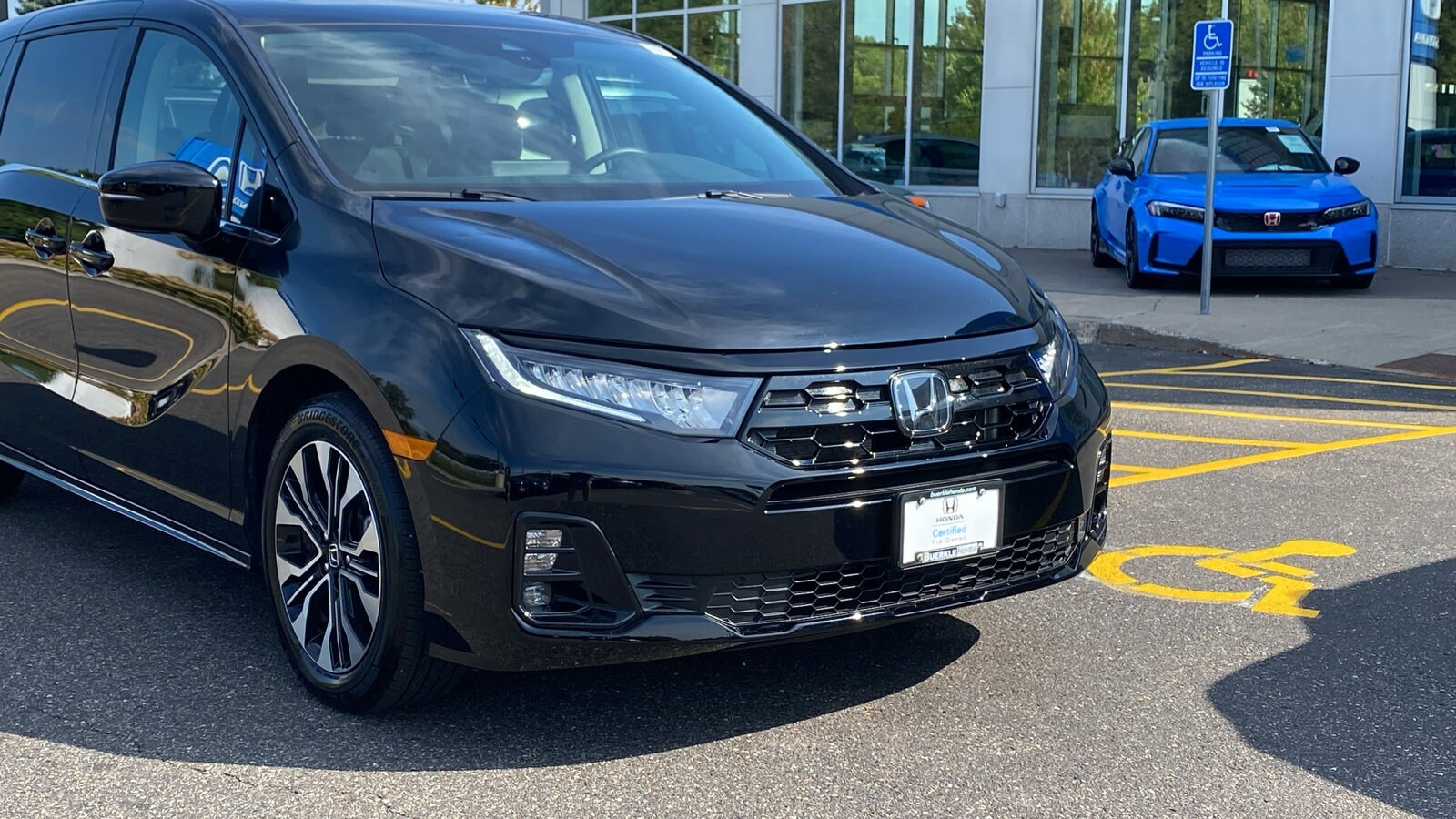 2025 Honda Odyssey Elite photo 2