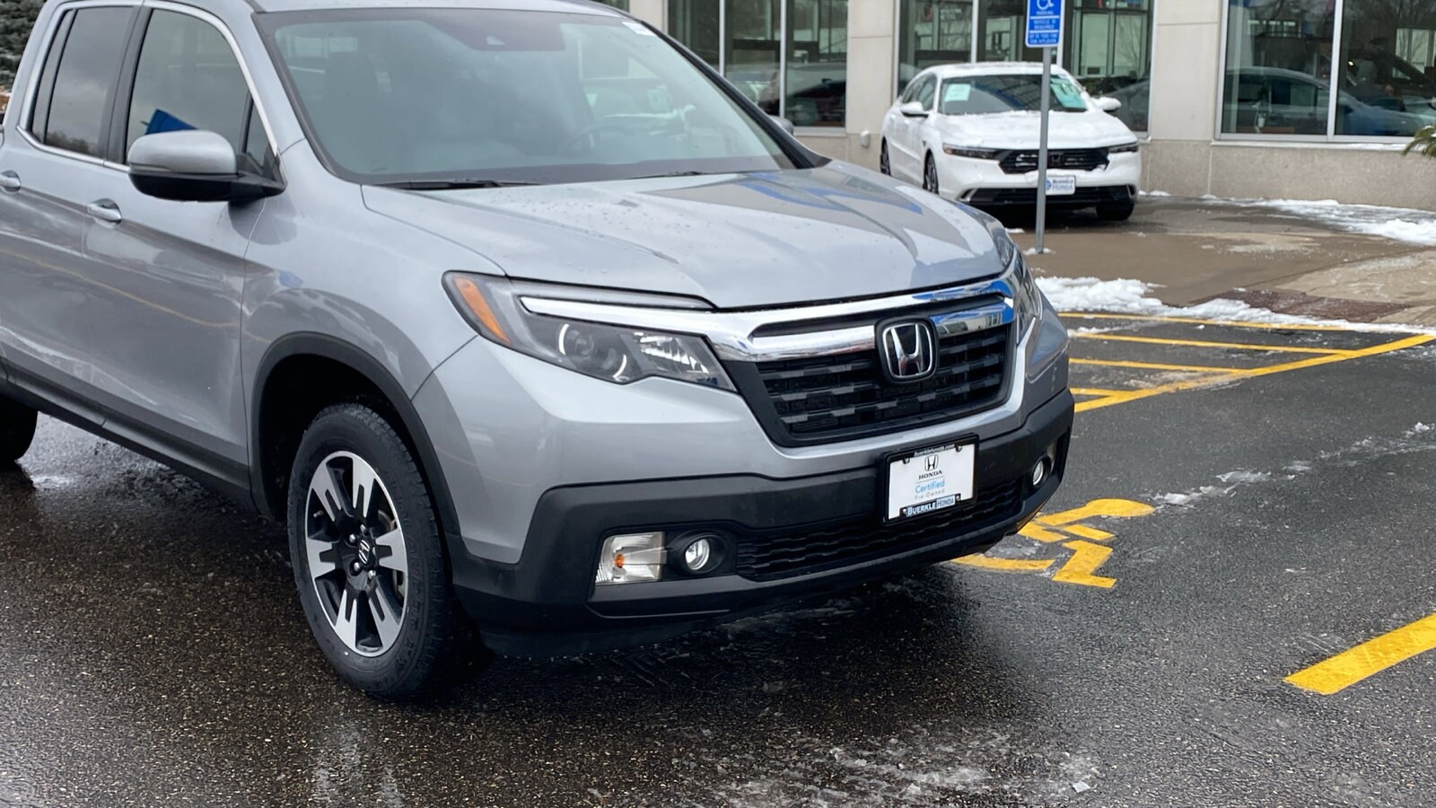 2020 Honda Ridgeline RTL photo 2