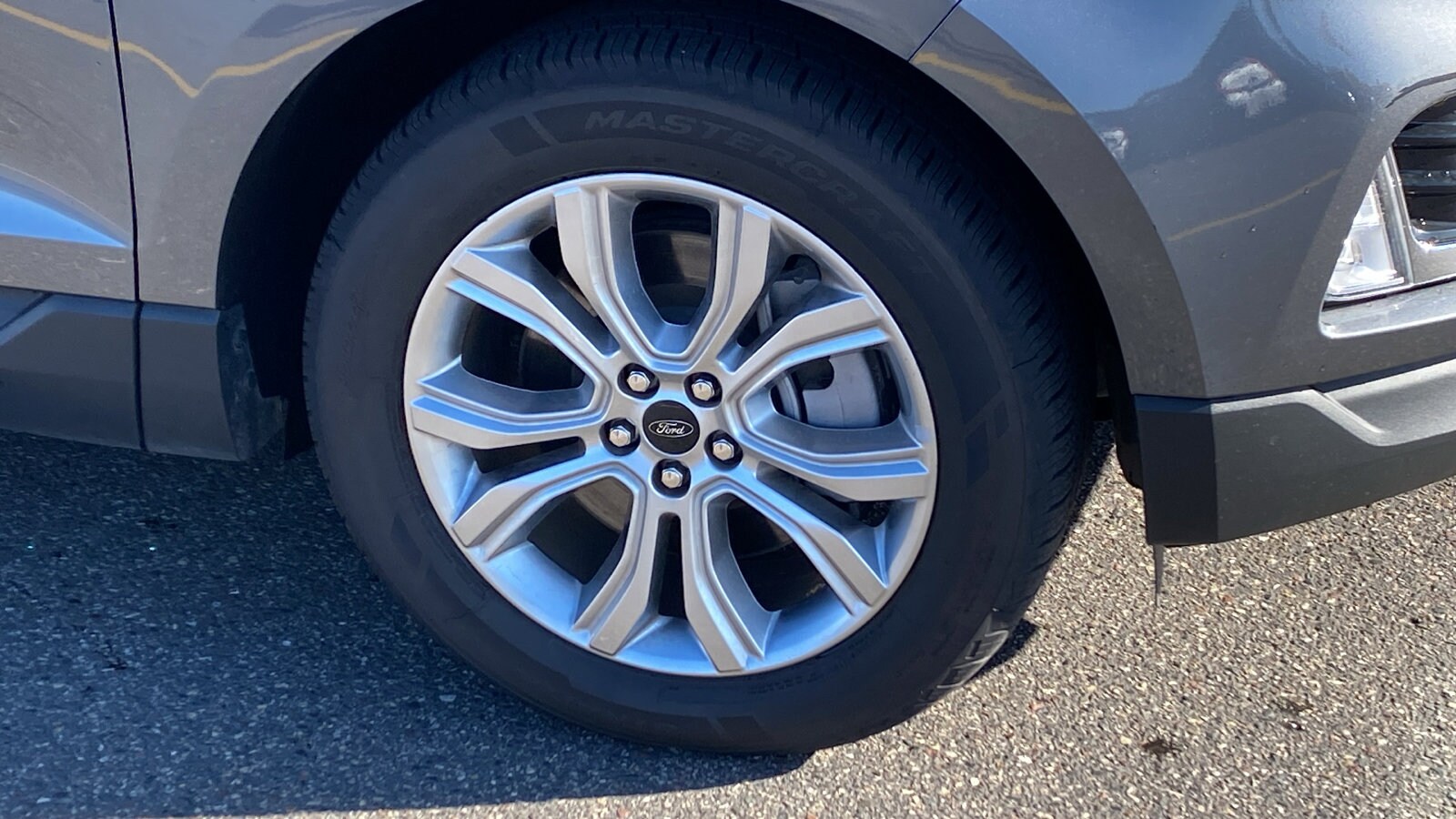 2024 Ford Edge Titanium photo 3