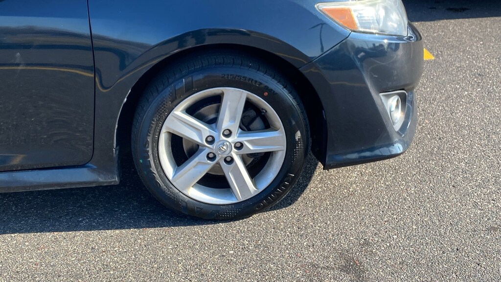 Used 2014 Toyota Camry SE Sedan