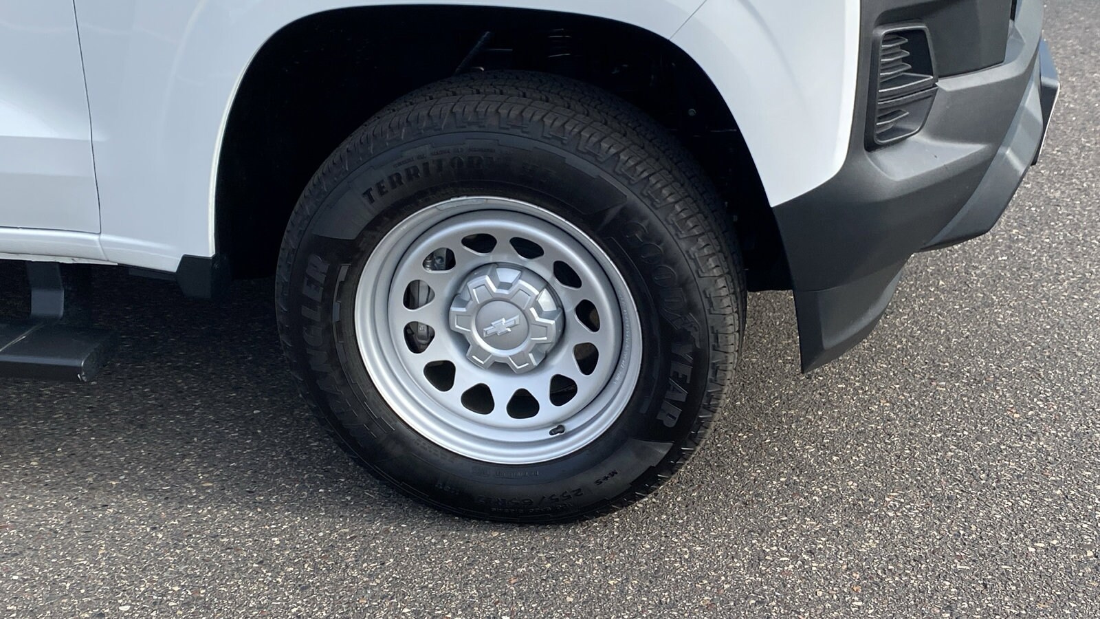 2023 Chevrolet Colorado Work Truck photo 3