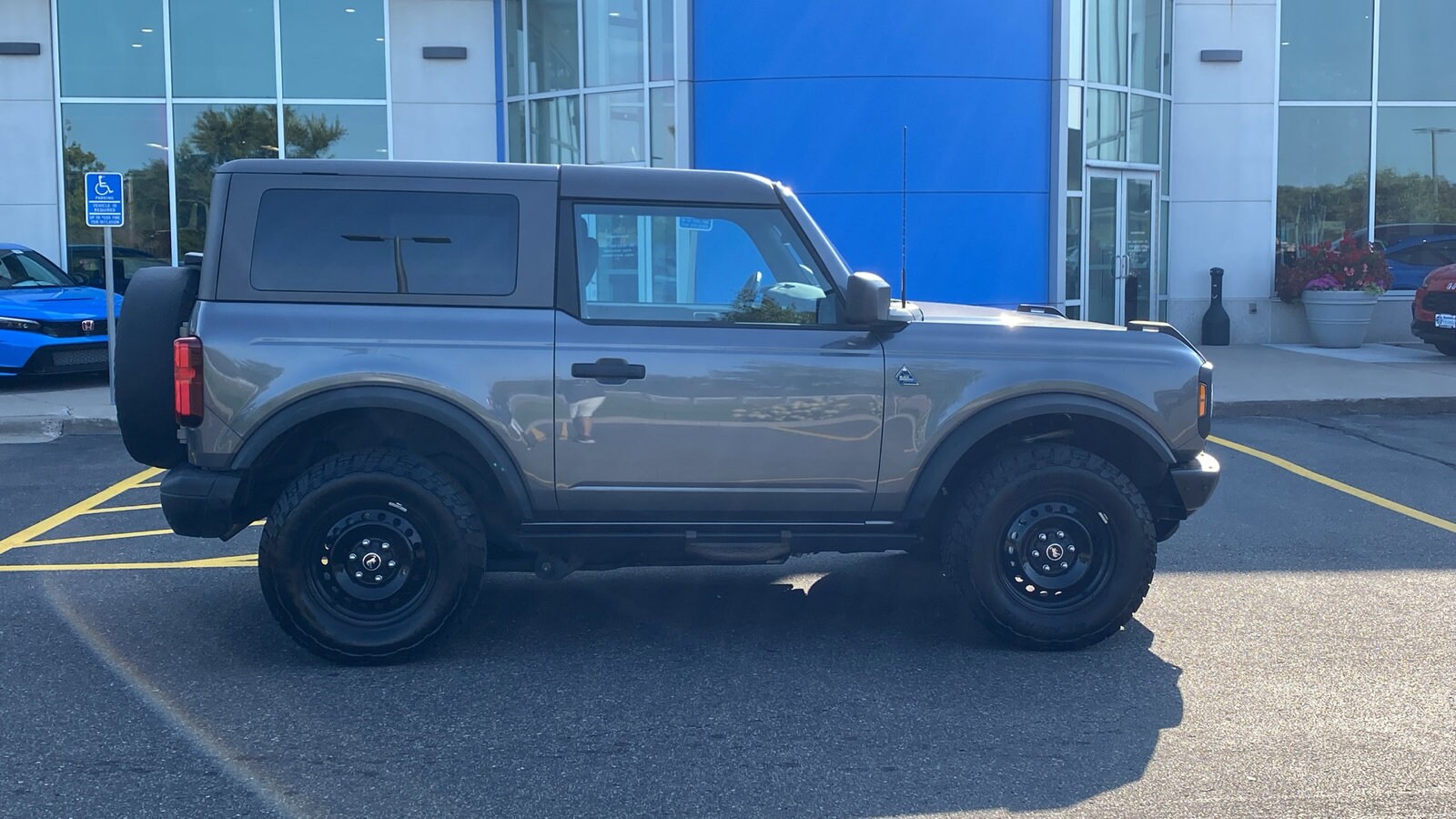 2022 Ford Bronco Black Diamond photo 4