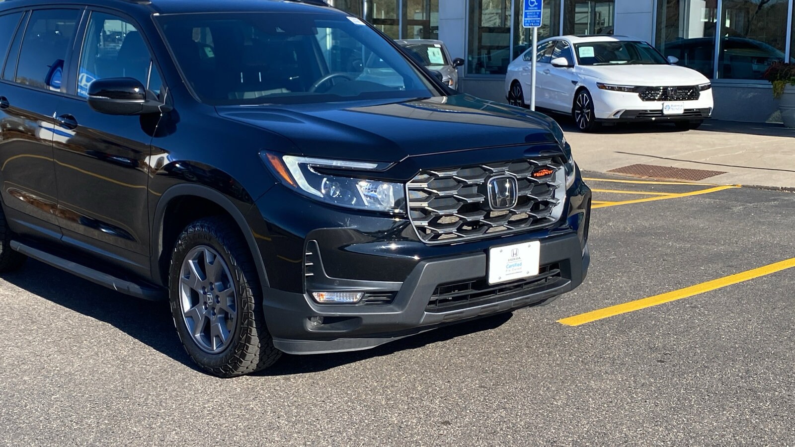 2025 Honda Passport TrailSport photo 2