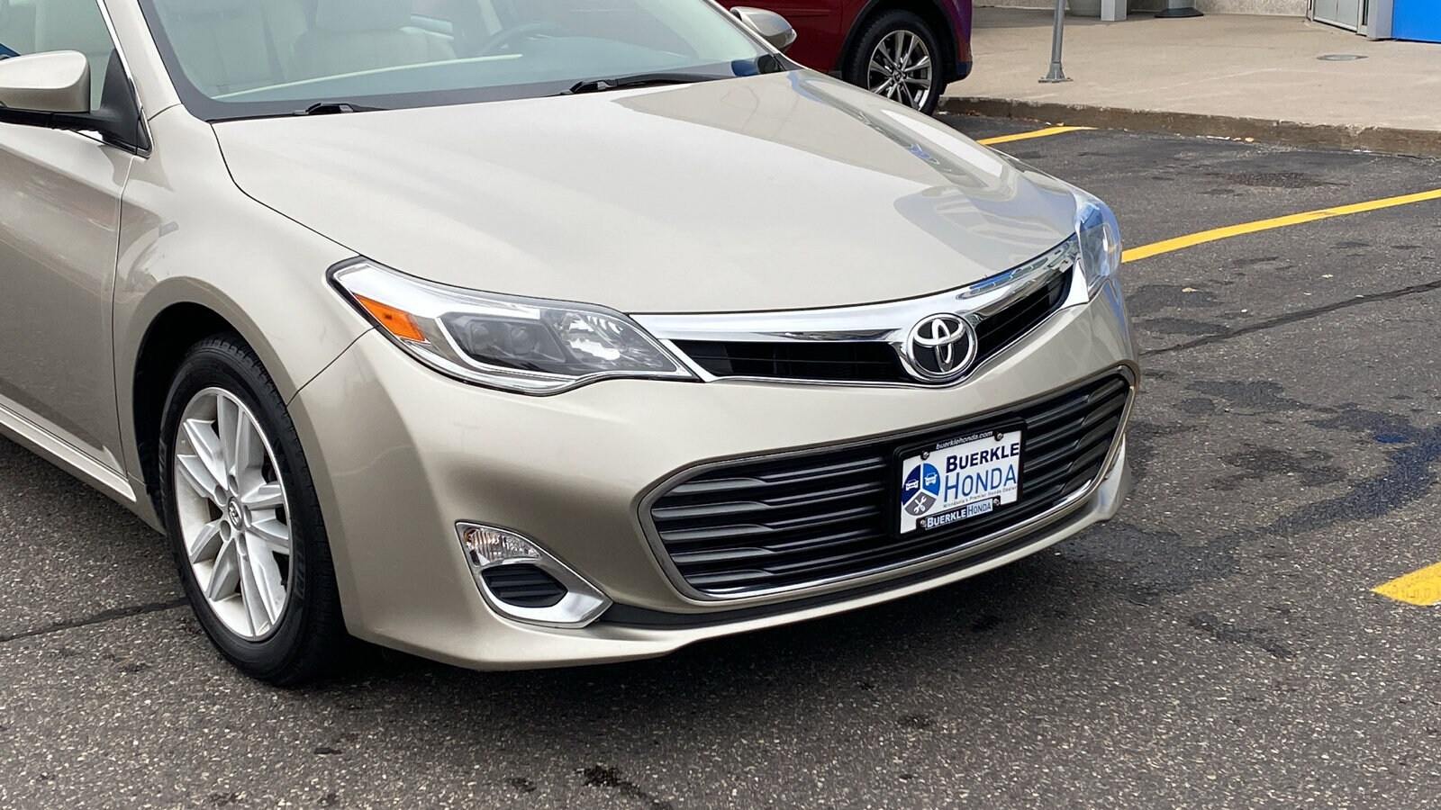 2014 Toyota Avalon XLE photo 2