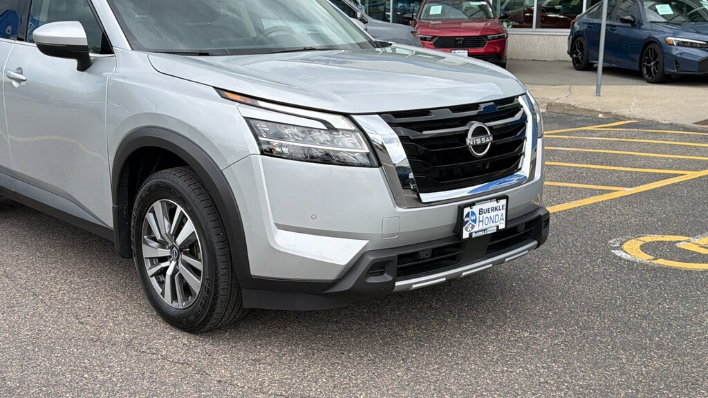 Used 2023 Nissan Pathfinder SL SL 4WD