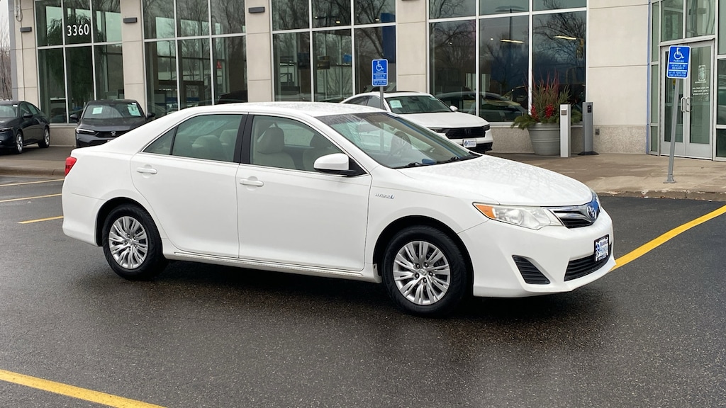 Used 2014 Toyota Camry Hybrid LE Sedan