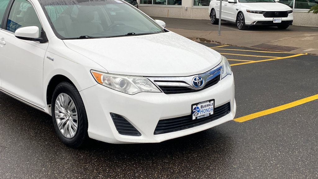 Used 2014 Toyota Camry Hybrid LE Sedan